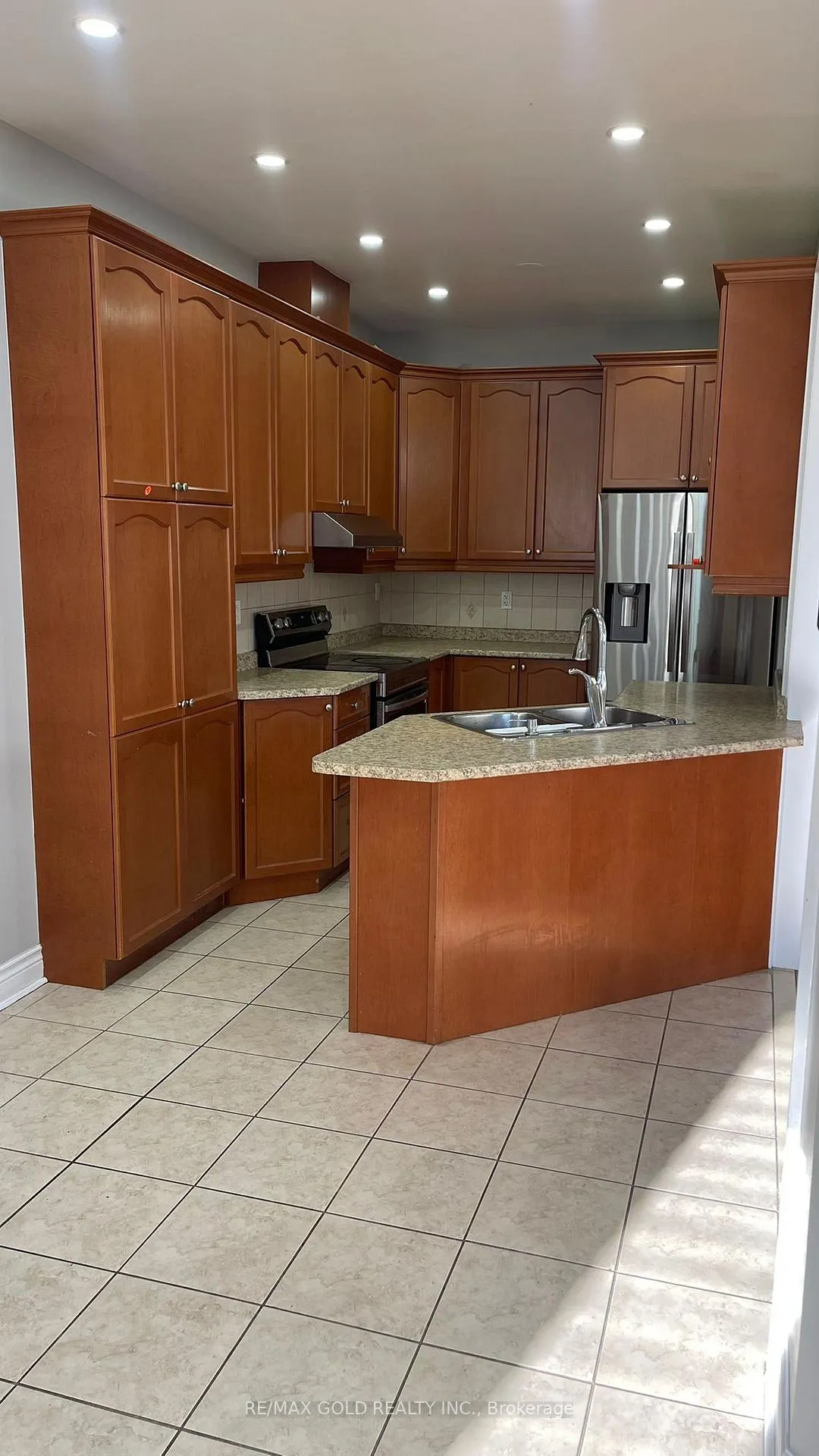 Photo 13 of Unit Upper, 98 Everingham Circle, Brampton, Sandringham-Wellington — HOMEH
