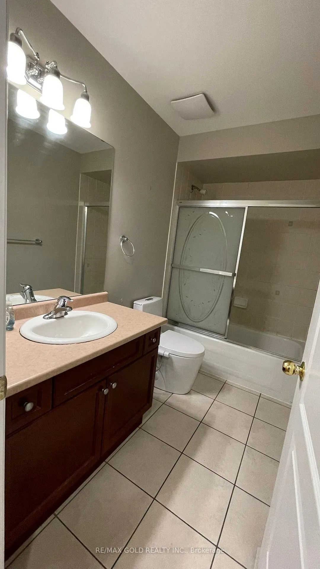 Photo 16 of Unit Upper, 98 Everingham Circle, Brampton, Sandringham-Wellington — HOMEH