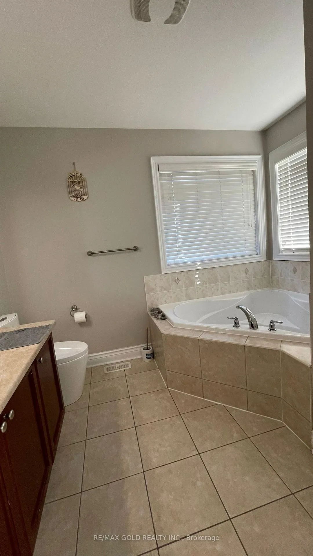 Photo 20 of Unit Upper, 98 Everingham Circle, Brampton, Sandringham-Wellington — HOMEH