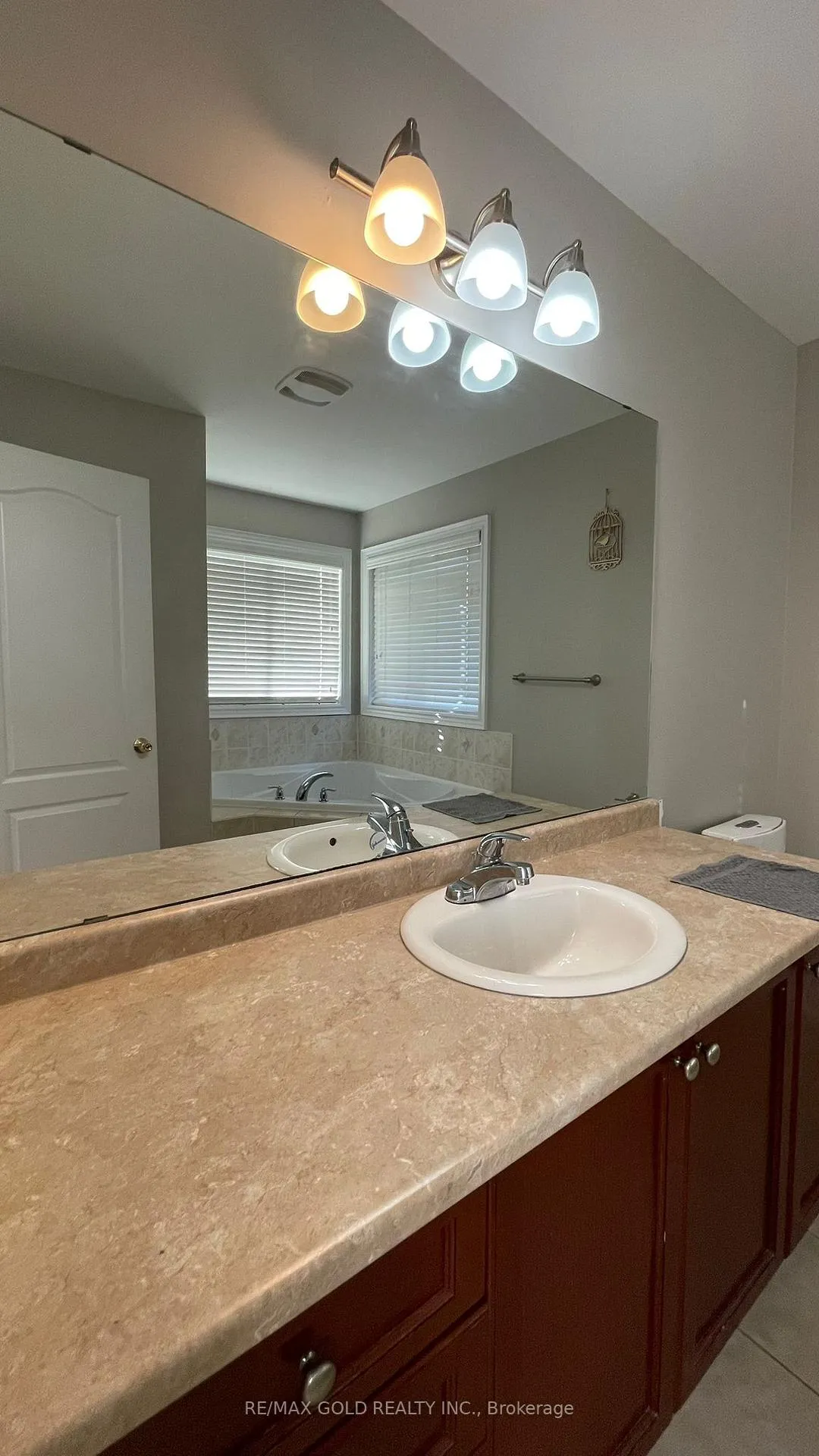 Photo 21 of Unit Upper, 98 Everingham Circle, Brampton, Sandringham-Wellington — HOMEH