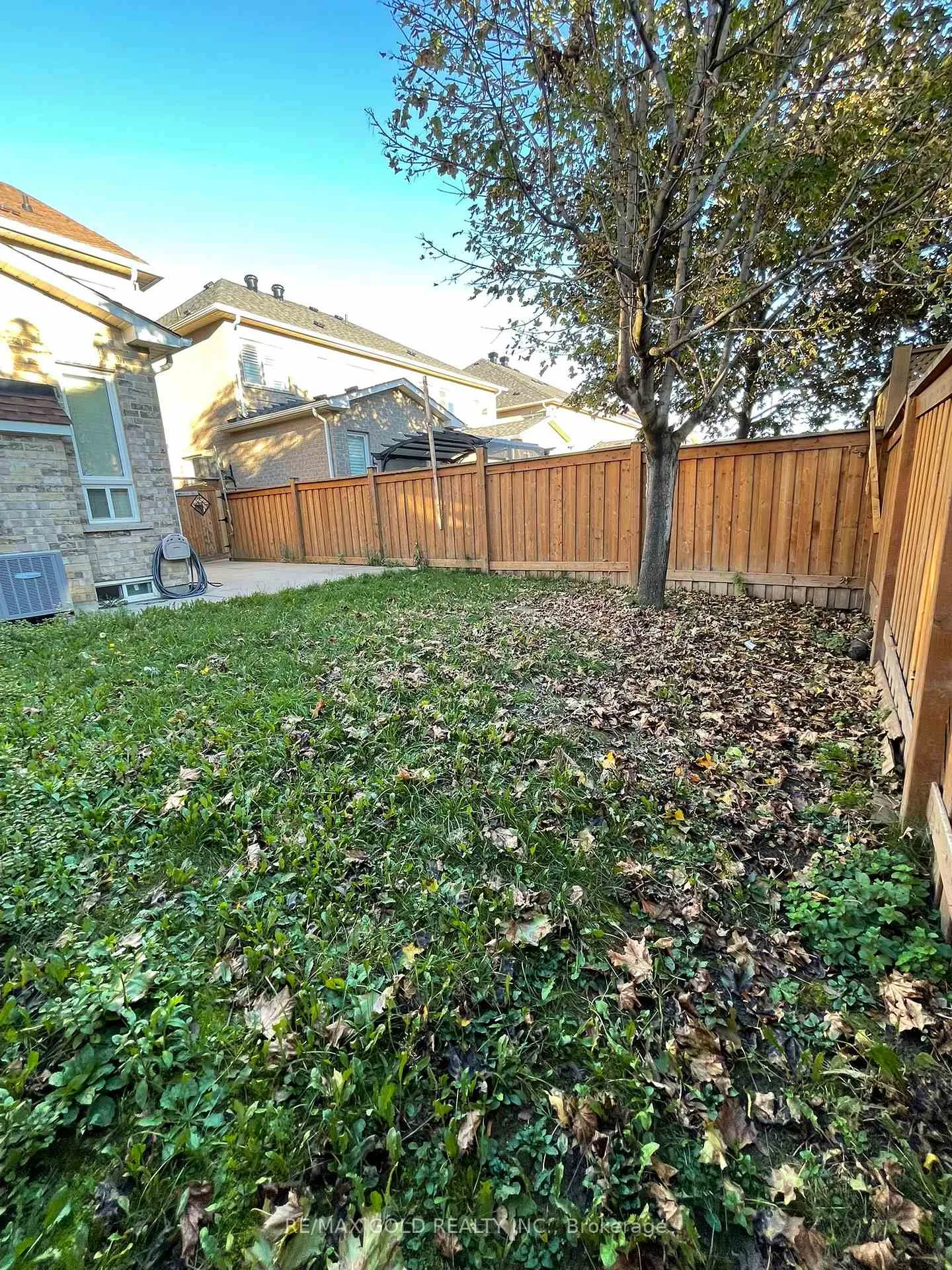 Photo 25 of Unit Upper, 98 Everingham Circle, Brampton, Sandringham-Wellington — HOMEH