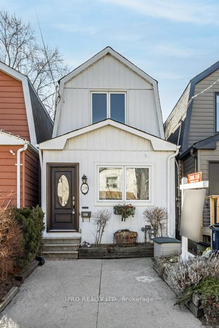 Photo 2 of 239 Lumsden Avenue, Toronto, Woodbine-Lumsden — HOMEH