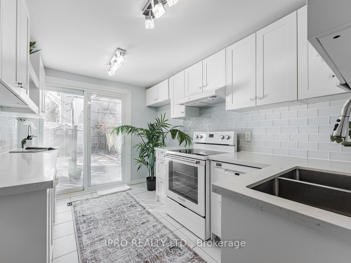 Photo 15 of 239 Lumsden Avenue, Toronto, Woodbine-Lumsden — HOMEH