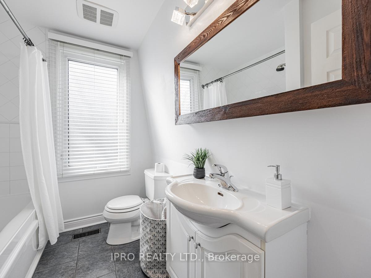Photo 26 of 239 Lumsden Avenue, Toronto, Woodbine-Lumsden — HOMEH