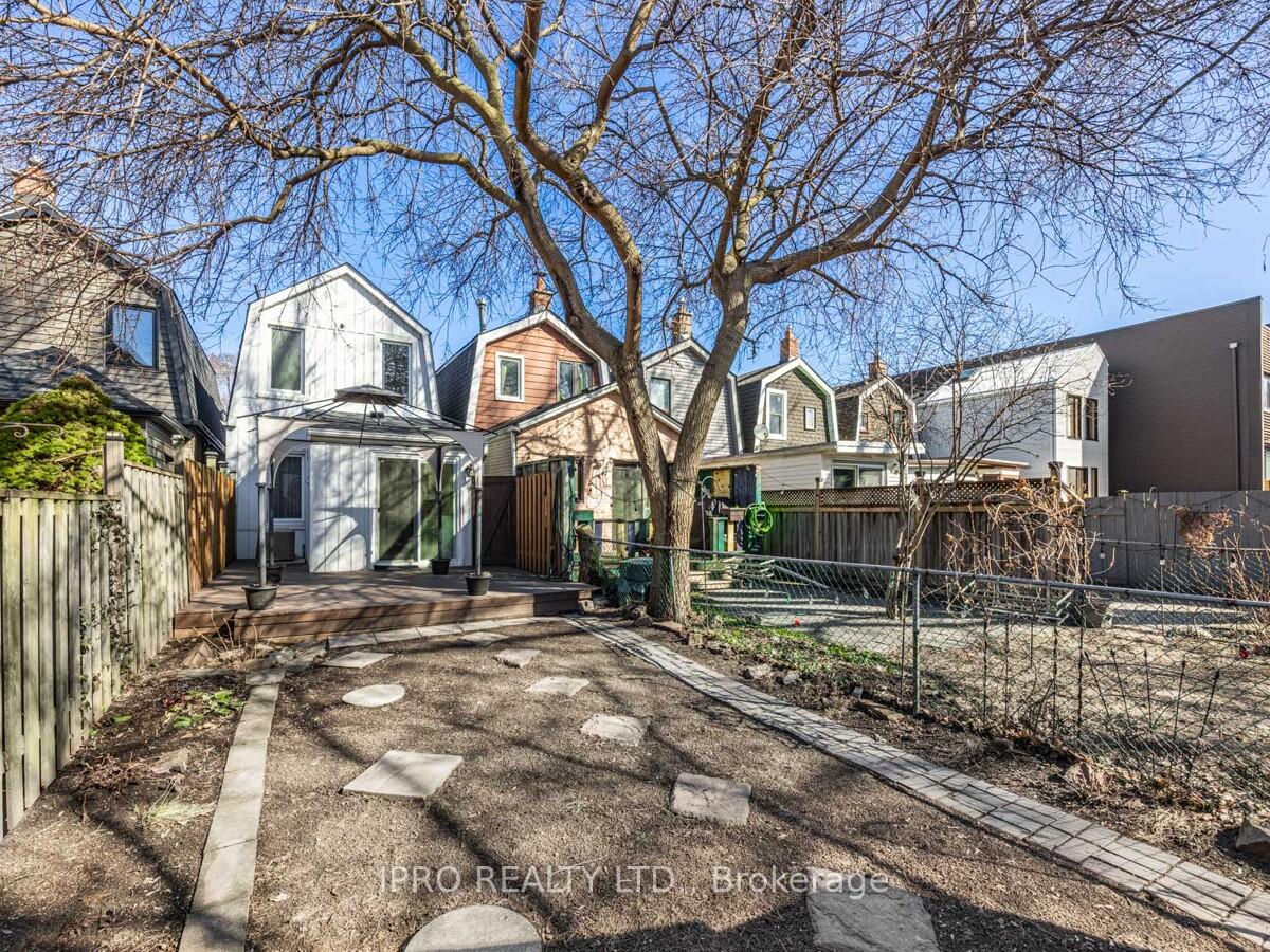 Photo 30 of 239 Lumsden Avenue, Toronto, Woodbine-Lumsden — HOMEH