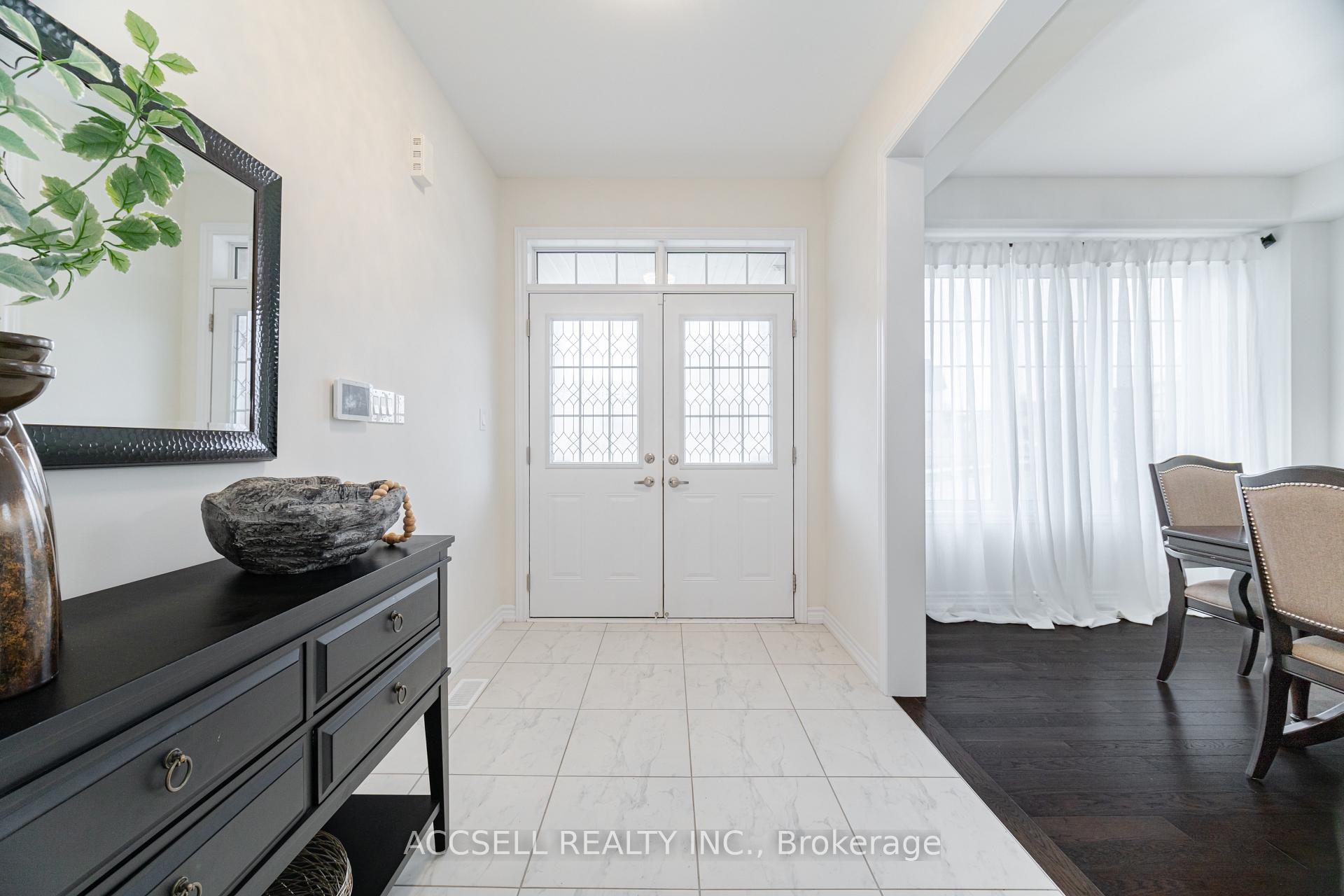 Photo 5 of 60 Esther Crescent, Thorold, Hurricane/Merrittville — HOMEH