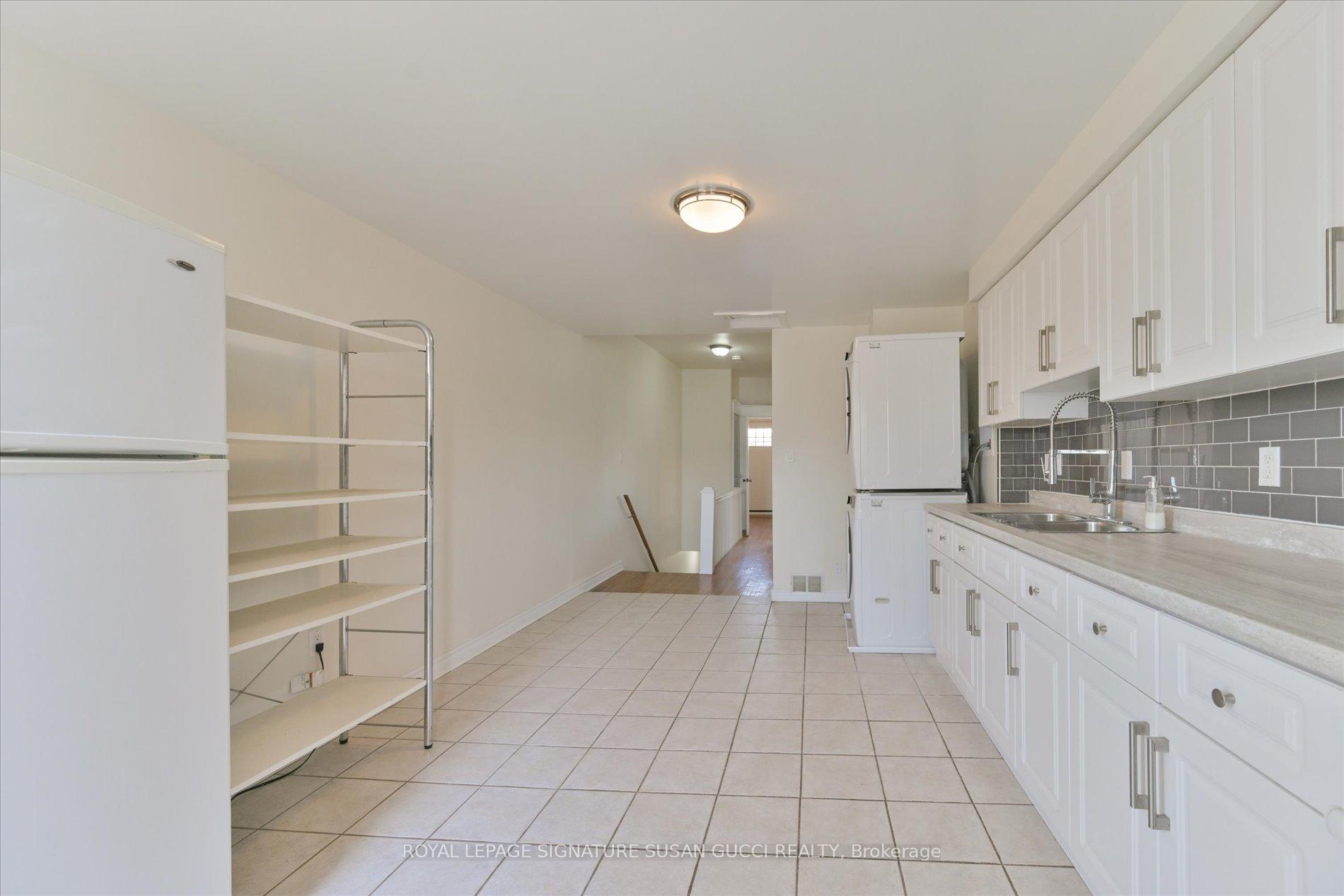 Photo 4 of Unit Upper, 870 Carlaw Avenue, Toronto, Playter Estates-Danforth — HOMEH