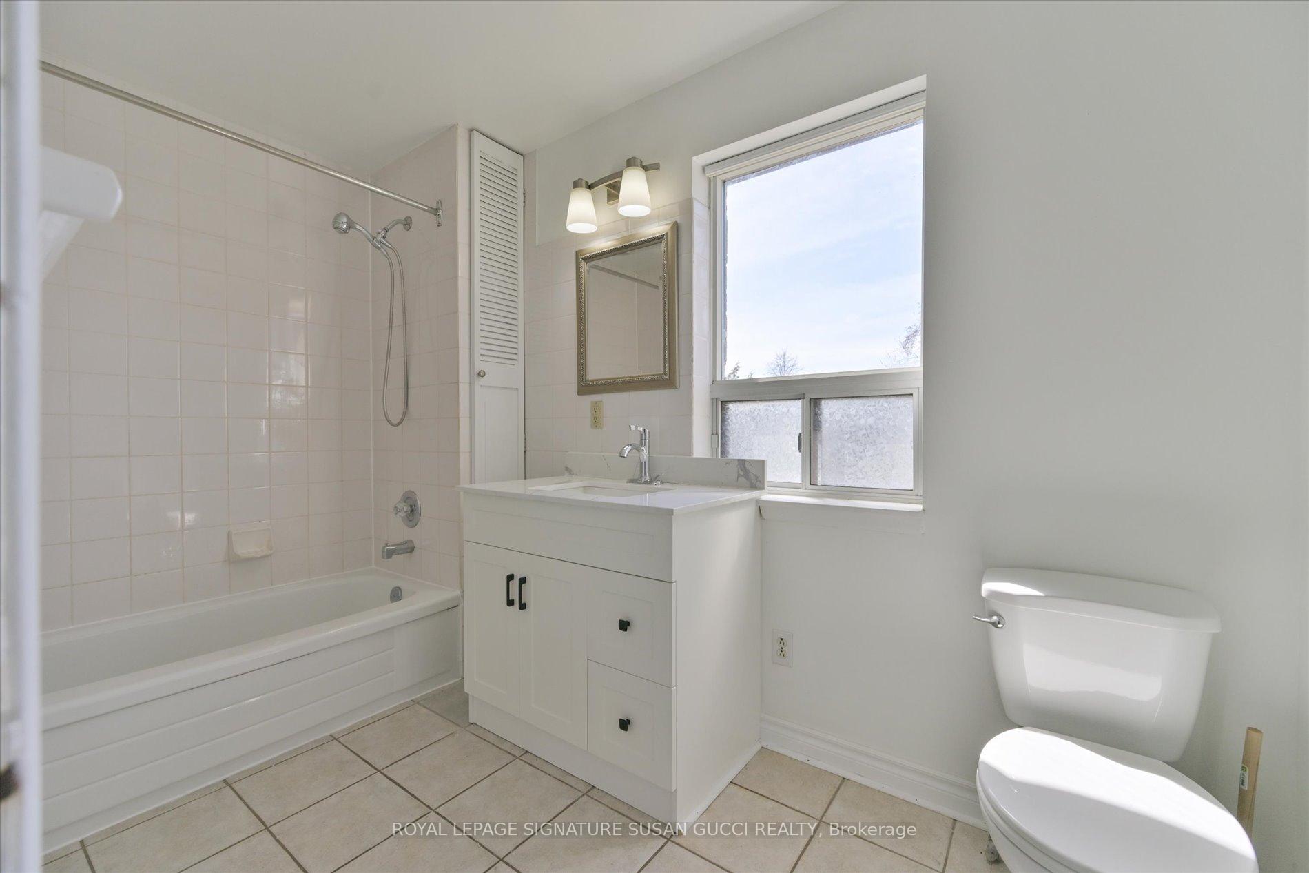 Photo 5 of Unit Upper, 870 Carlaw Avenue, Toronto, Playter Estates-Danforth — HOMEH