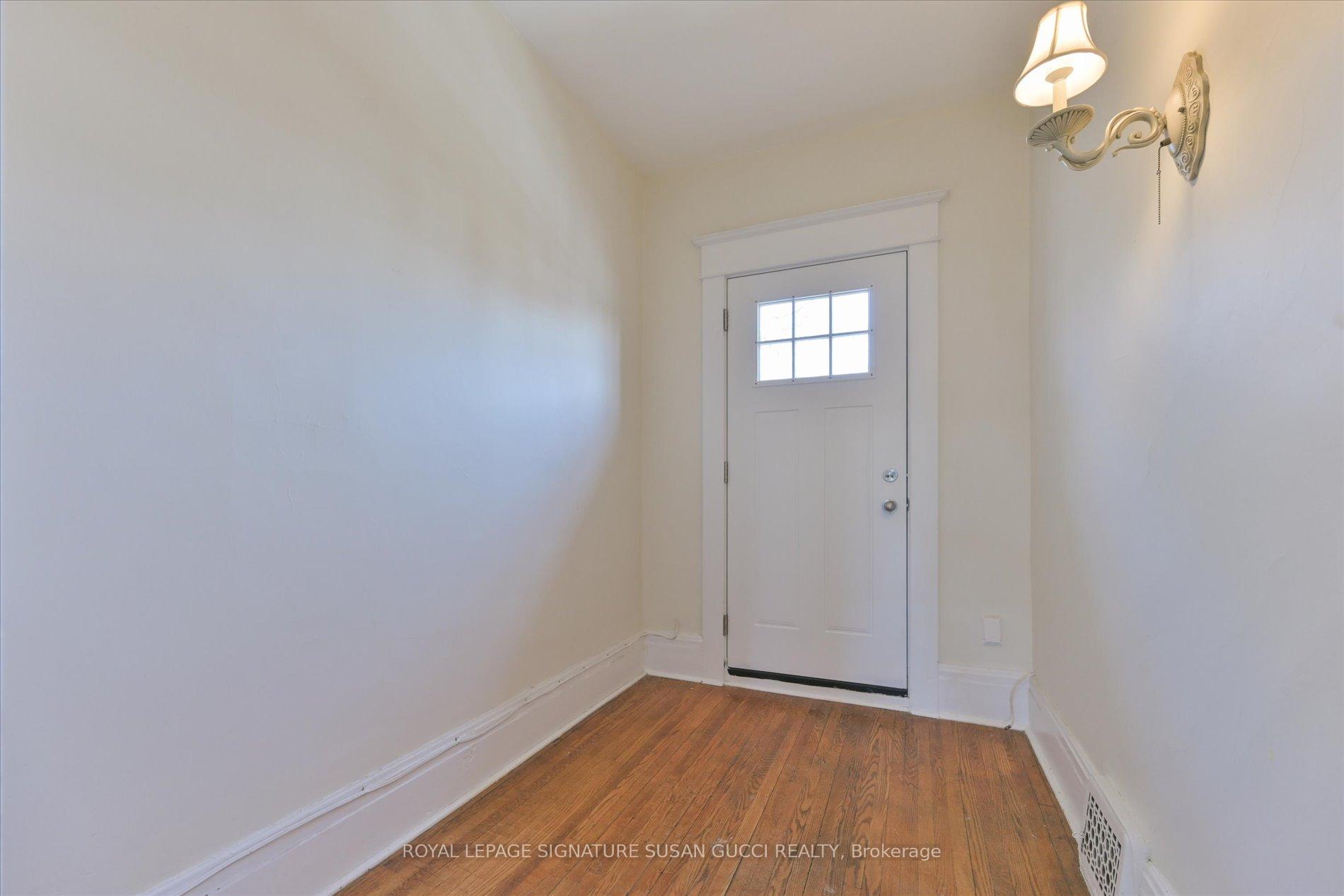 Photo 10 of Unit Upper, 870 Carlaw Avenue, Toronto, Playter Estates-Danforth — HOMEH