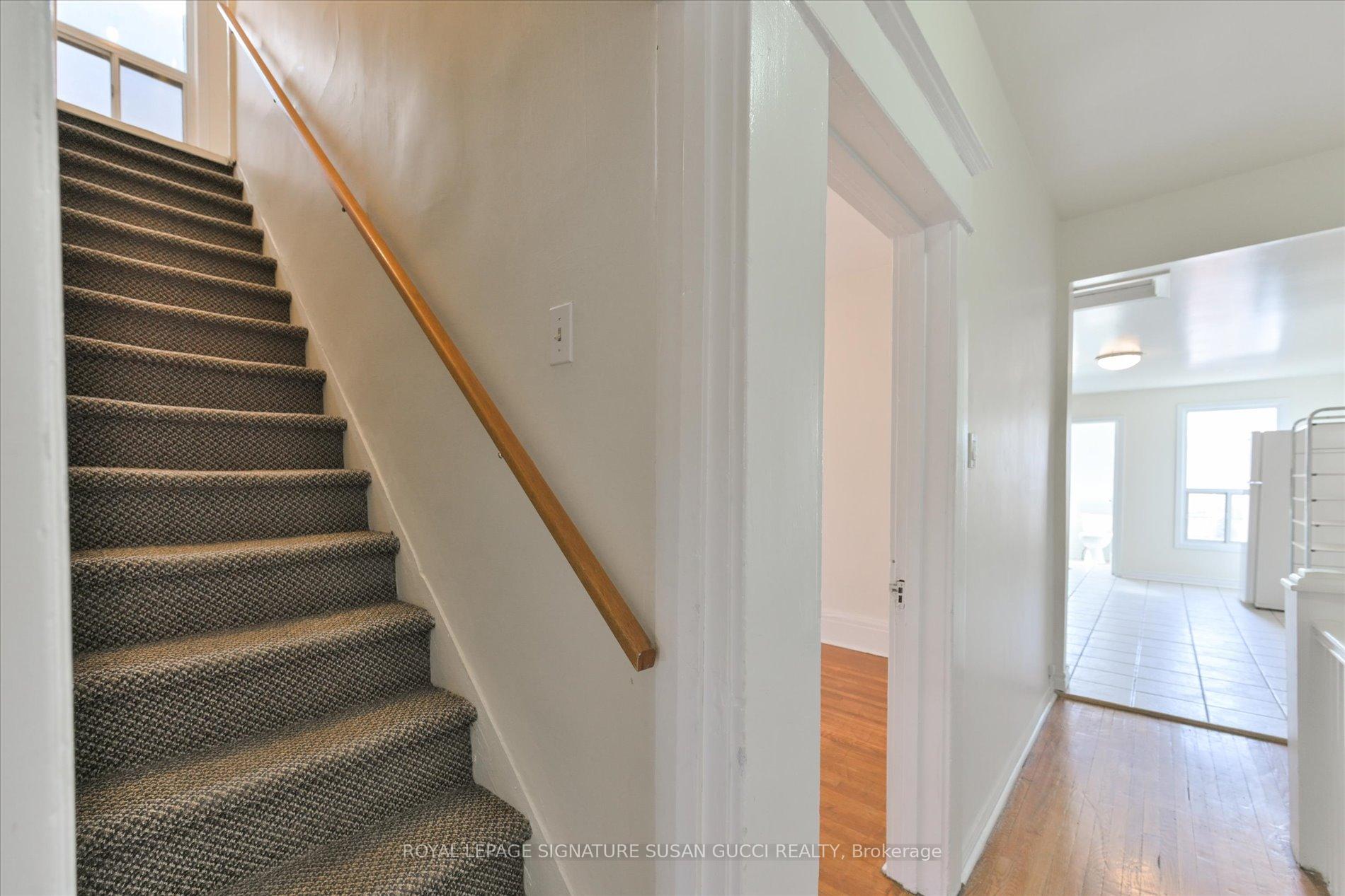 Photo 11 of Unit Upper, 870 Carlaw Avenue, Toronto, Playter Estates-Danforth — HOMEH
