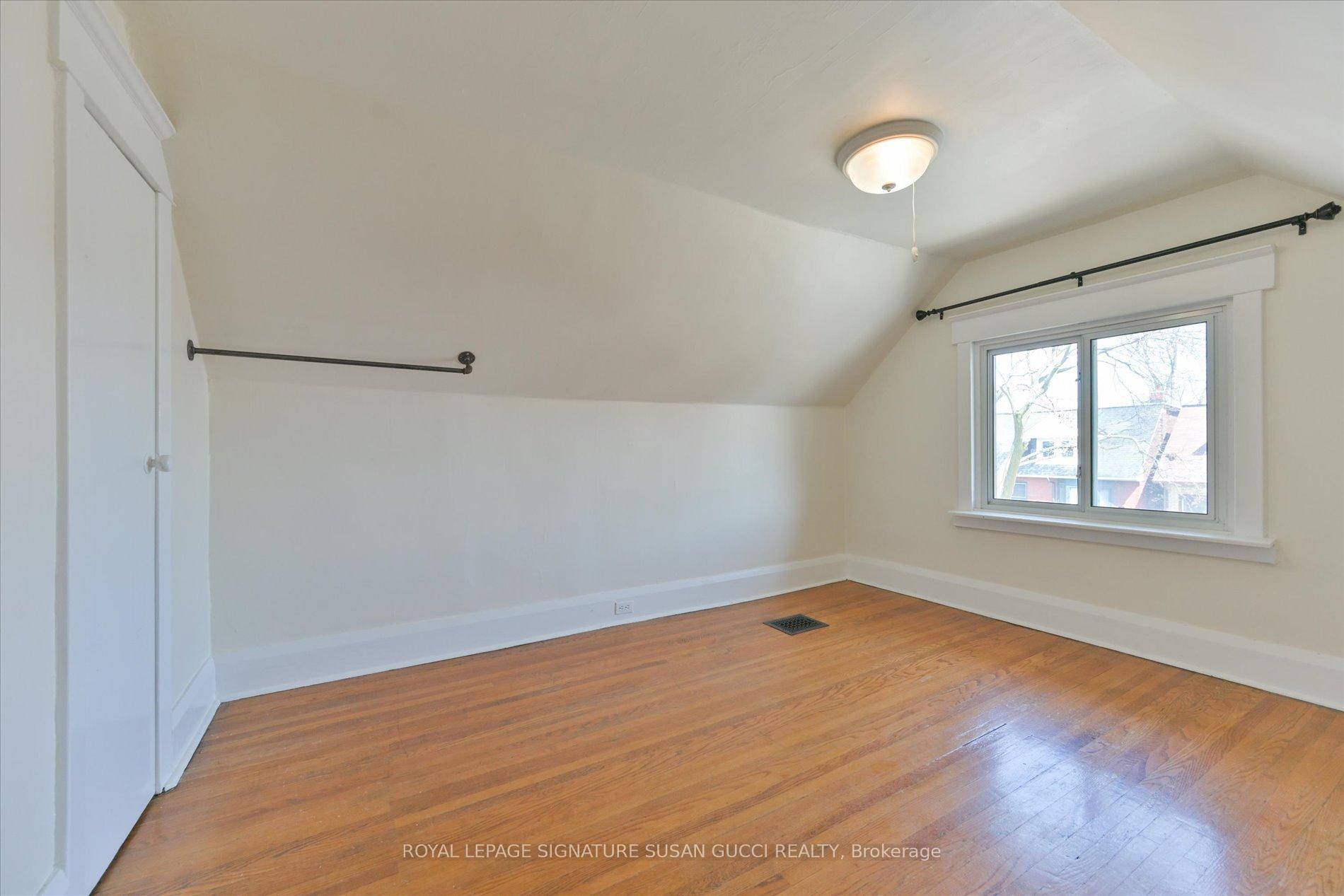 Photo 12 of Unit Upper, 870 Carlaw Avenue, Toronto, Playter Estates-Danforth — HOMEH