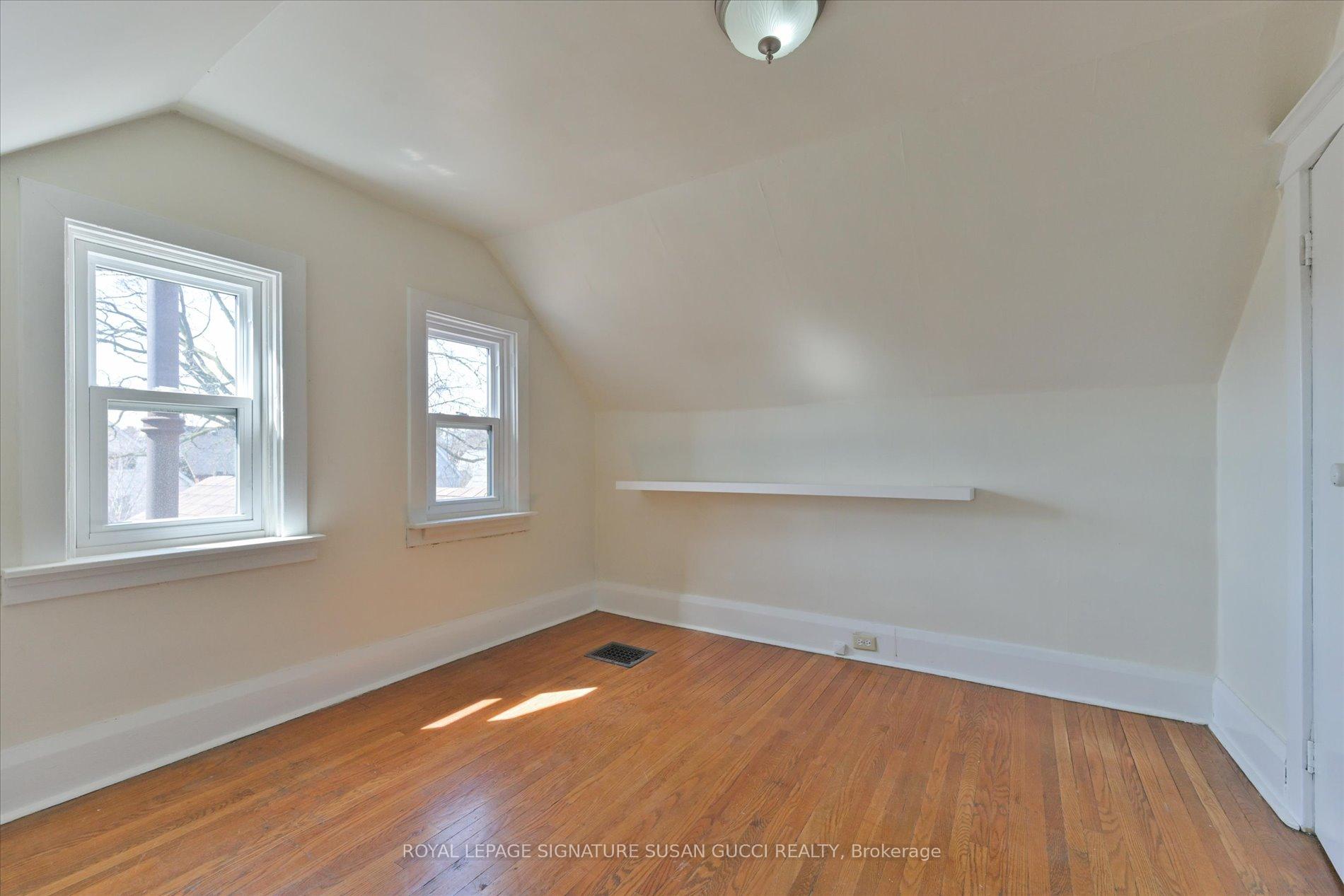 Photo 13 of Unit Upper, 870 Carlaw Avenue, Toronto, Playter Estates-Danforth — HOMEH