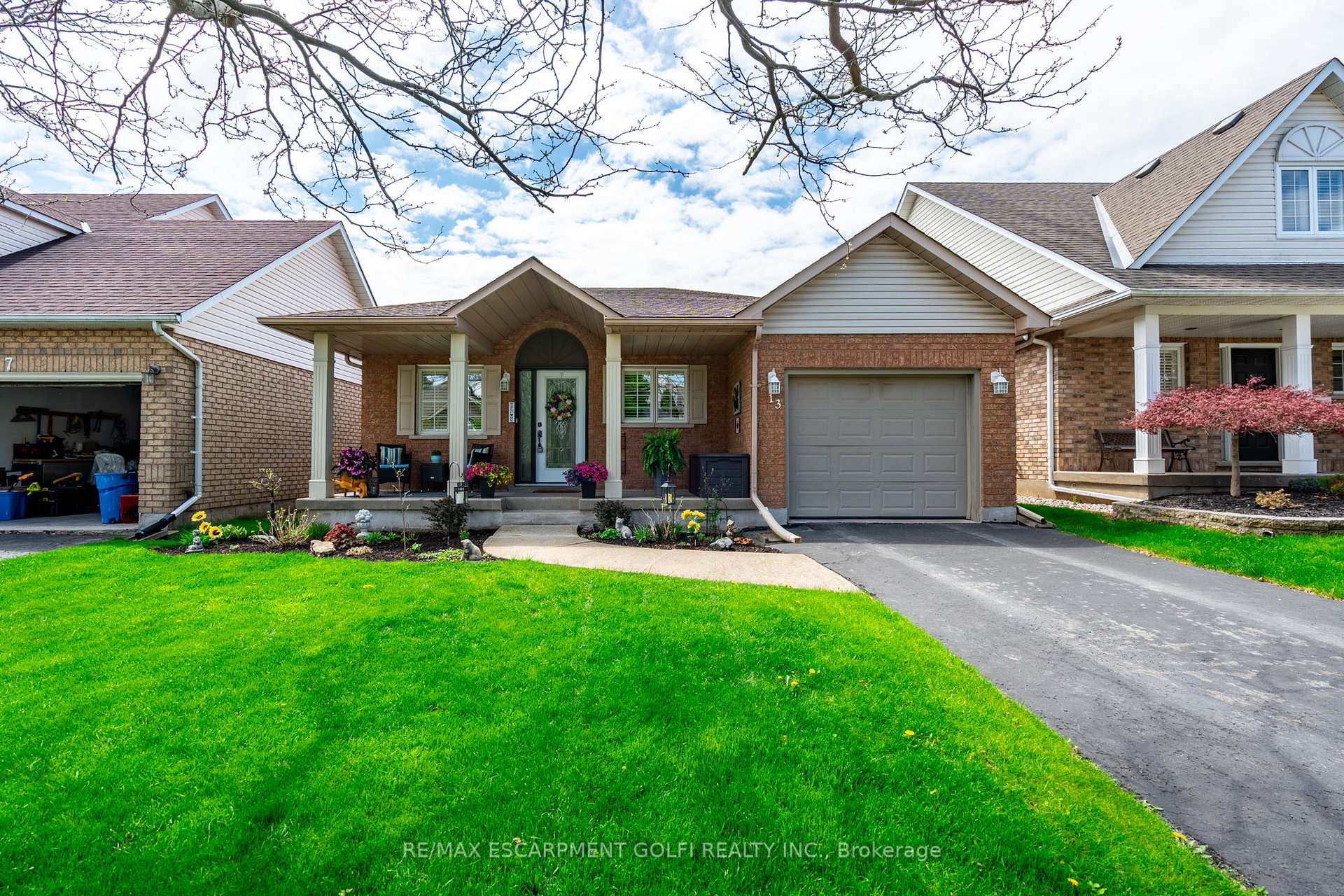 Photo 1 of 13 Silvercrest Court, Thorold, Confederation Heights — HOMEH