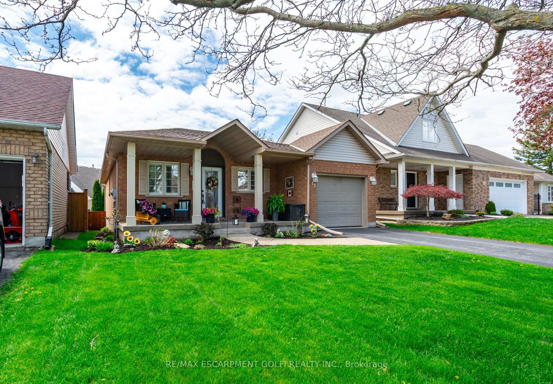 Photo 2 of 13 Silvercrest Court, Thorold, Confederation Heights — HOMEH
