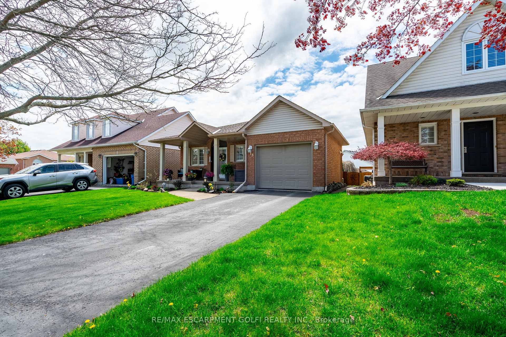 Photo 3 of 13 Silvercrest Court, Thorold, Confederation Heights — HOMEH