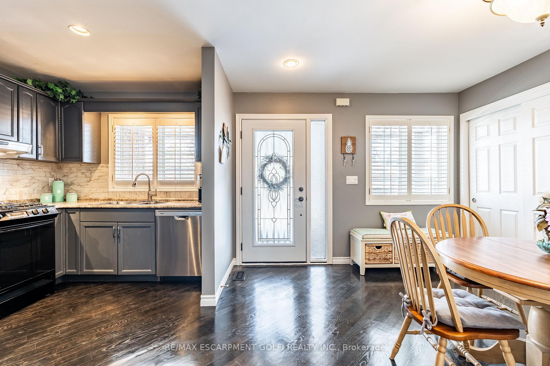 Photo 5 of 13 Silvercrest Court, Thorold, Confederation Heights — HOMEH
