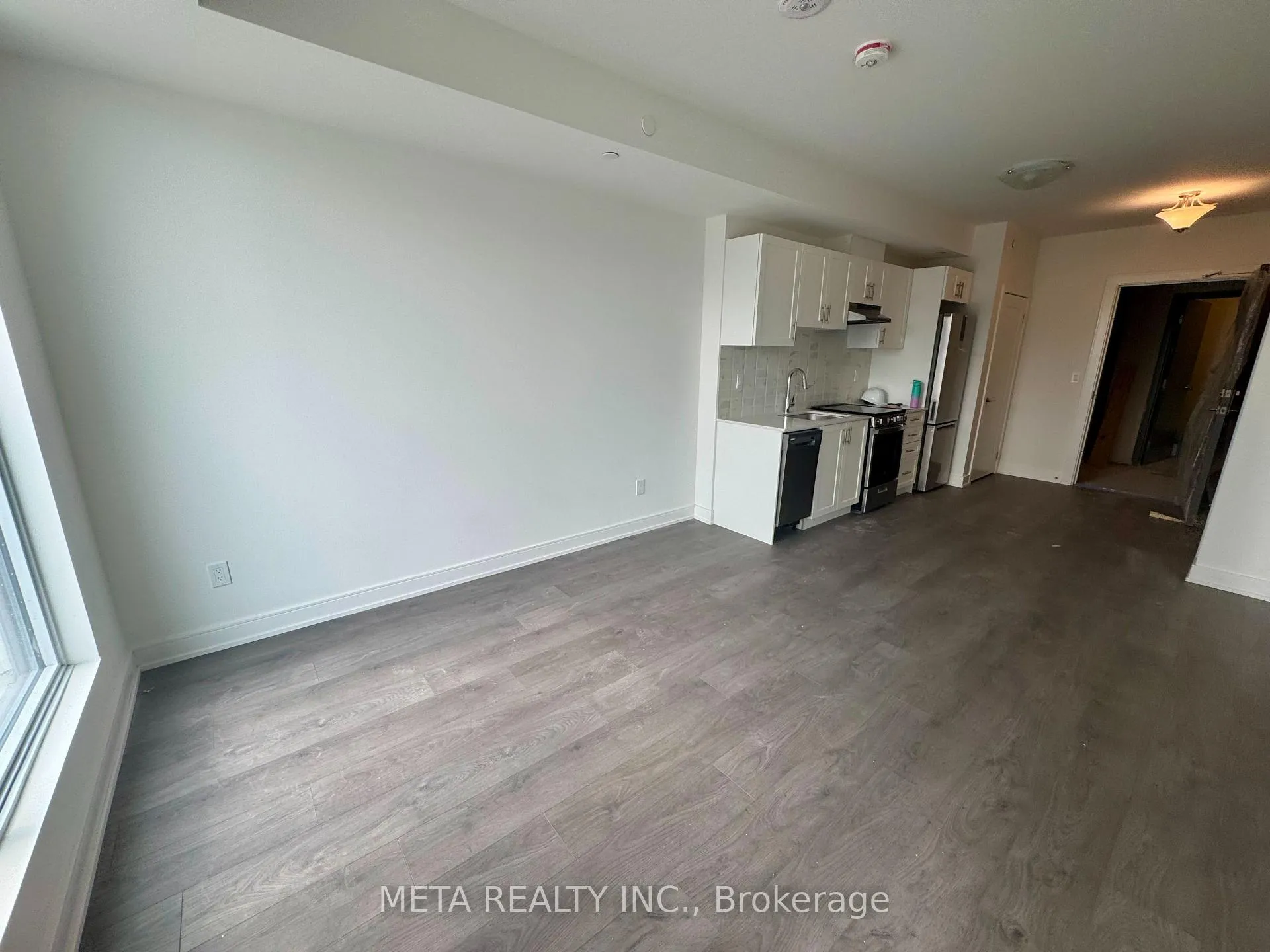Photo 3 of Unit B407, 715 Davis Drive, Newmarket, Huron Heights-Leslie Valley — HOMEH