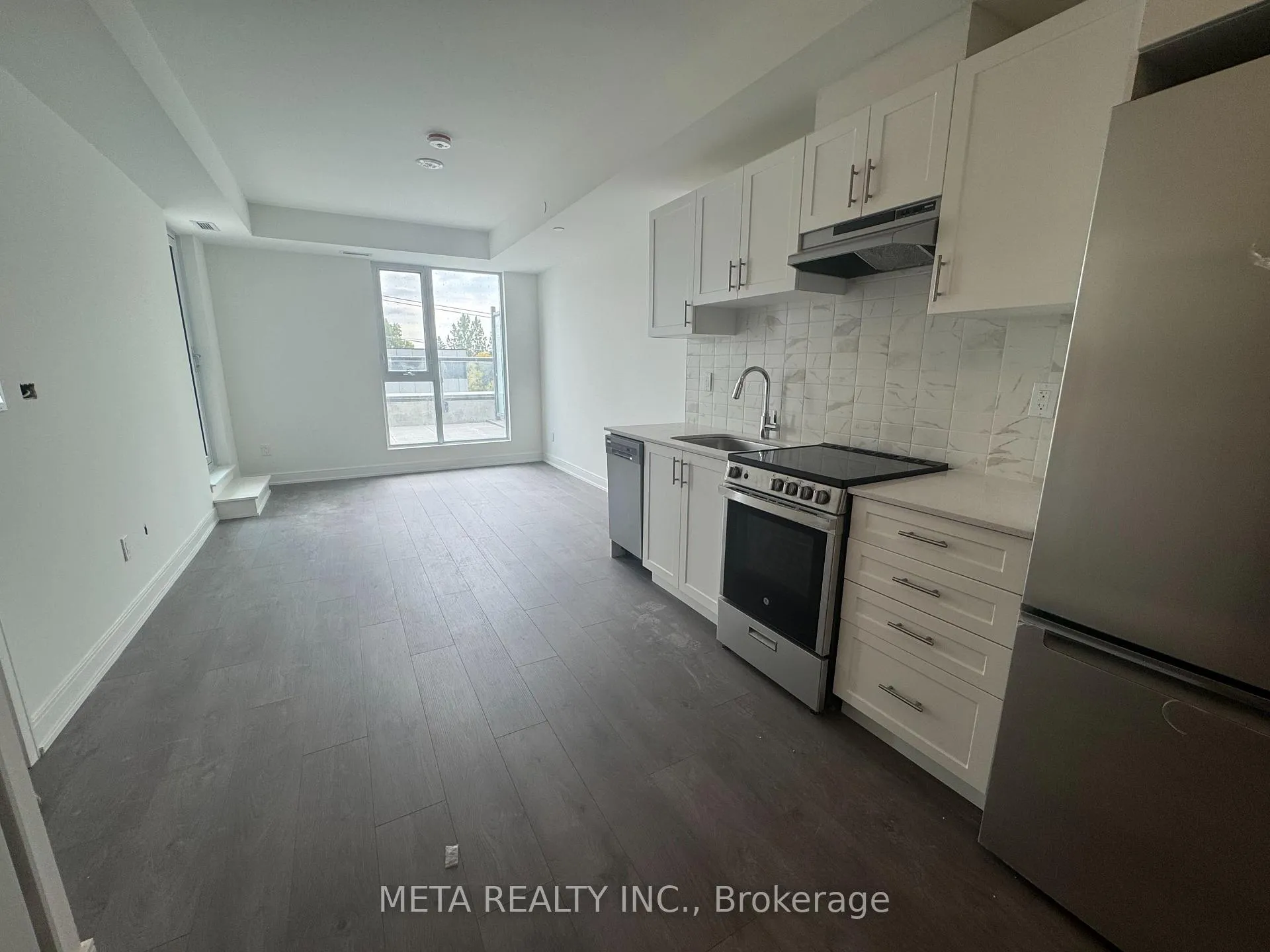 Photo 4 of Unit B407, 715 Davis Drive, Newmarket, Huron Heights-Leslie Valley — HOMEH