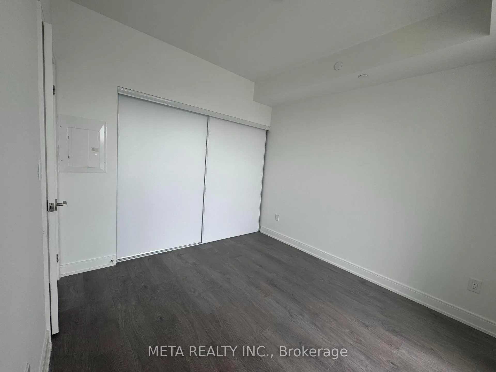 Photo 7 of Unit B407, 715 Davis Drive, Newmarket, Huron Heights-Leslie Valley — HOMEH