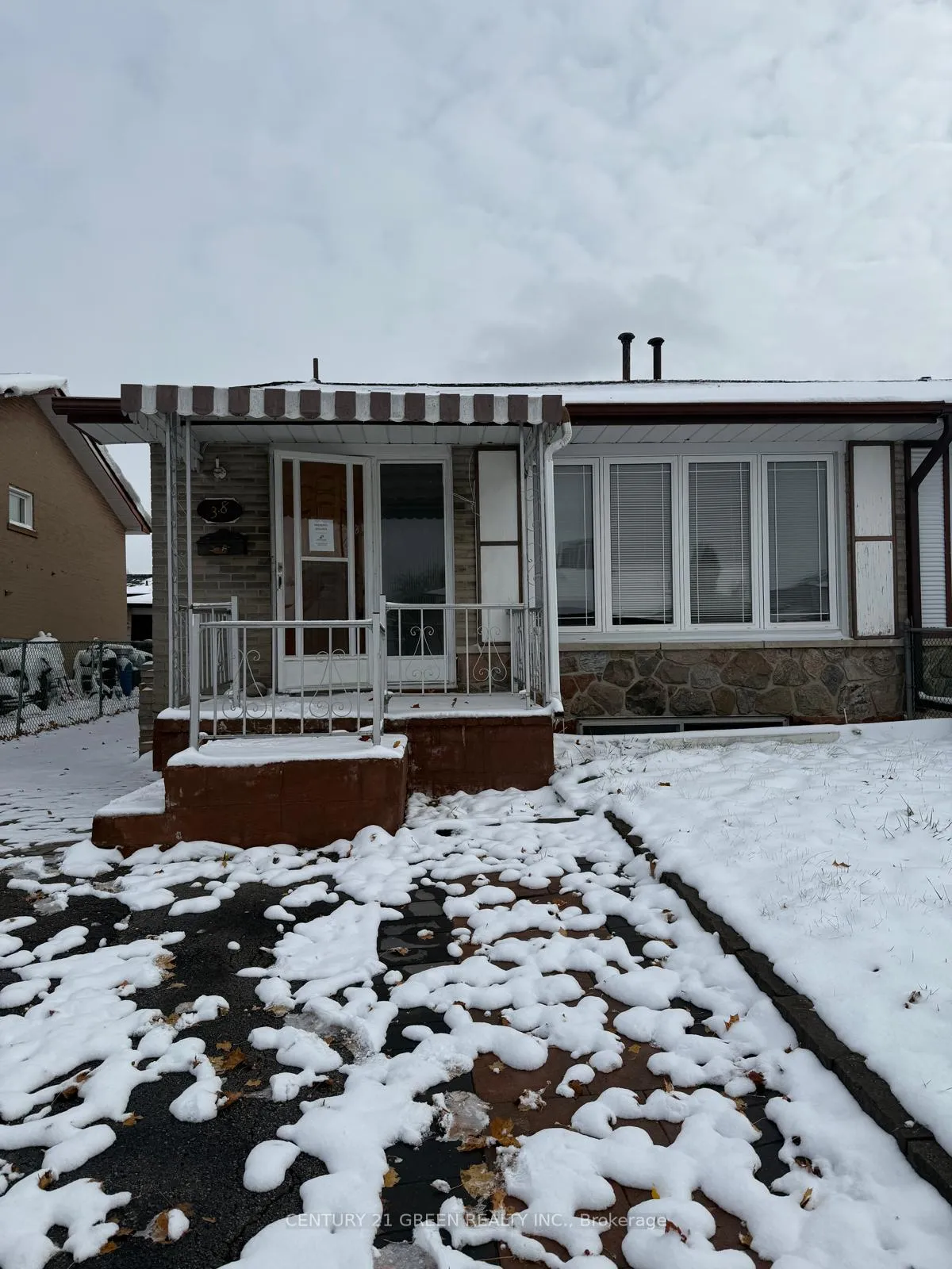 Photo 2 of 38 Wilton Drive, Brampton, Brampton East — HOMEH