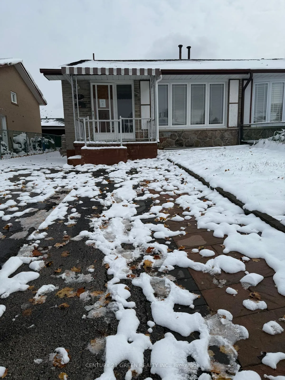 Photo 3 of 38 Wilton Drive, Brampton, Brampton East — HOMEH
