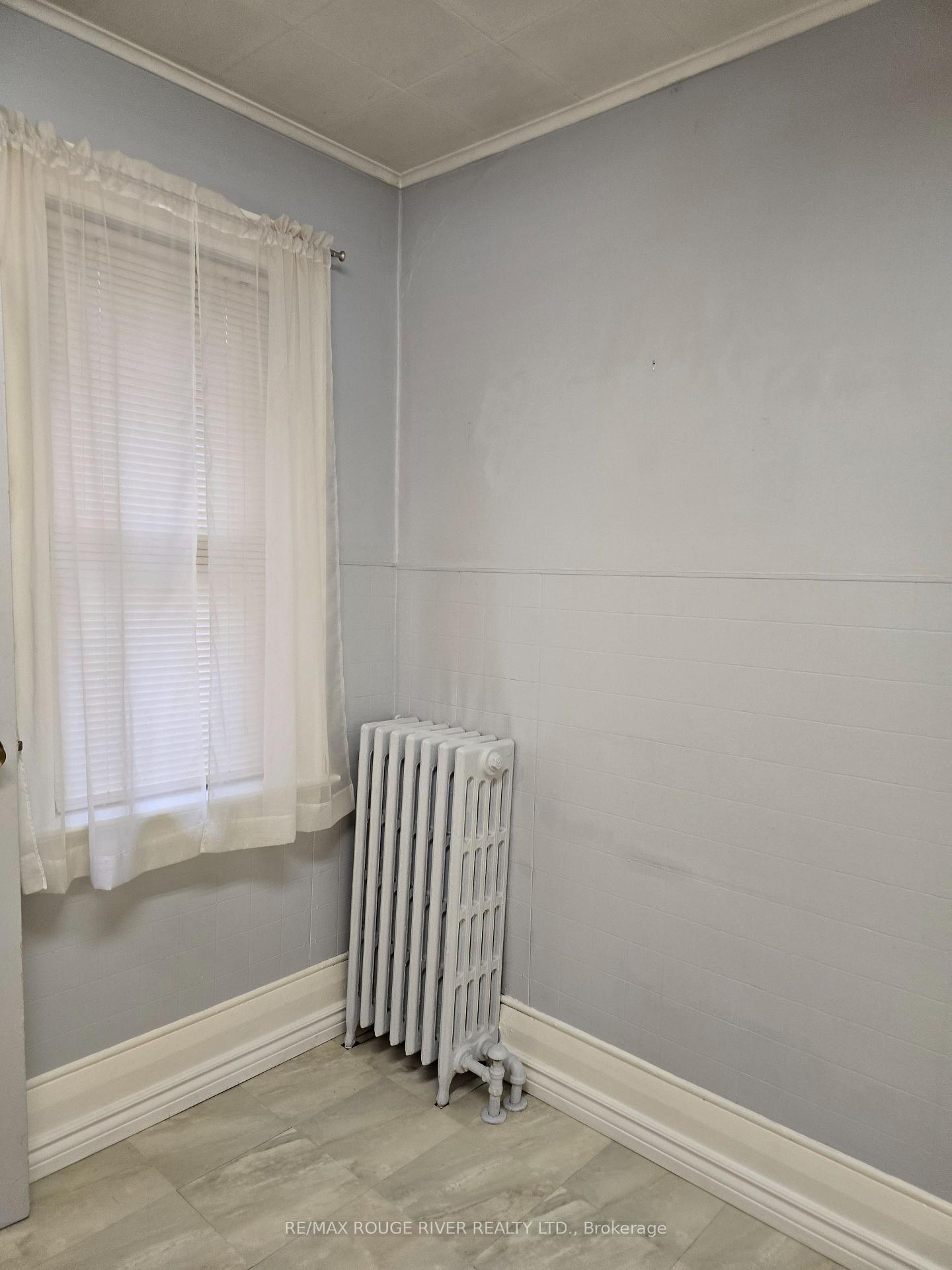 Photo 13 of 44 Epsom Avenue, Toronto, Woodbine-Lumsden — HOMEH