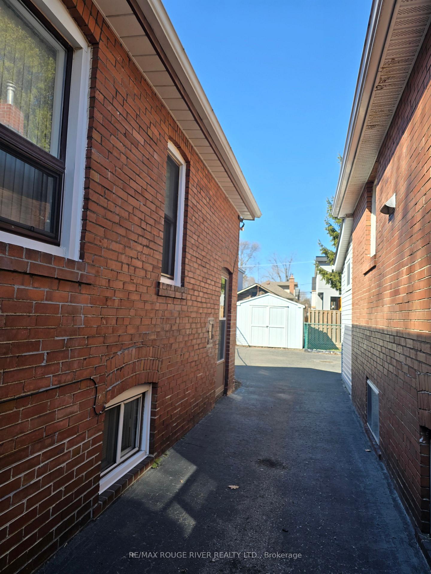 Photo 26 of 44 Epsom Avenue, Toronto, Woodbine-Lumsden — HOMEH