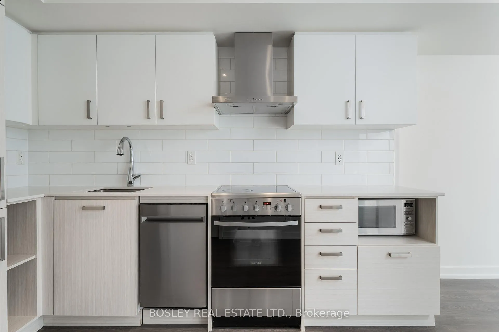 Photo 3 of Unit 1006, 125 Redpath Avenue, Toronto, Mount Pleasant West — HOMEH