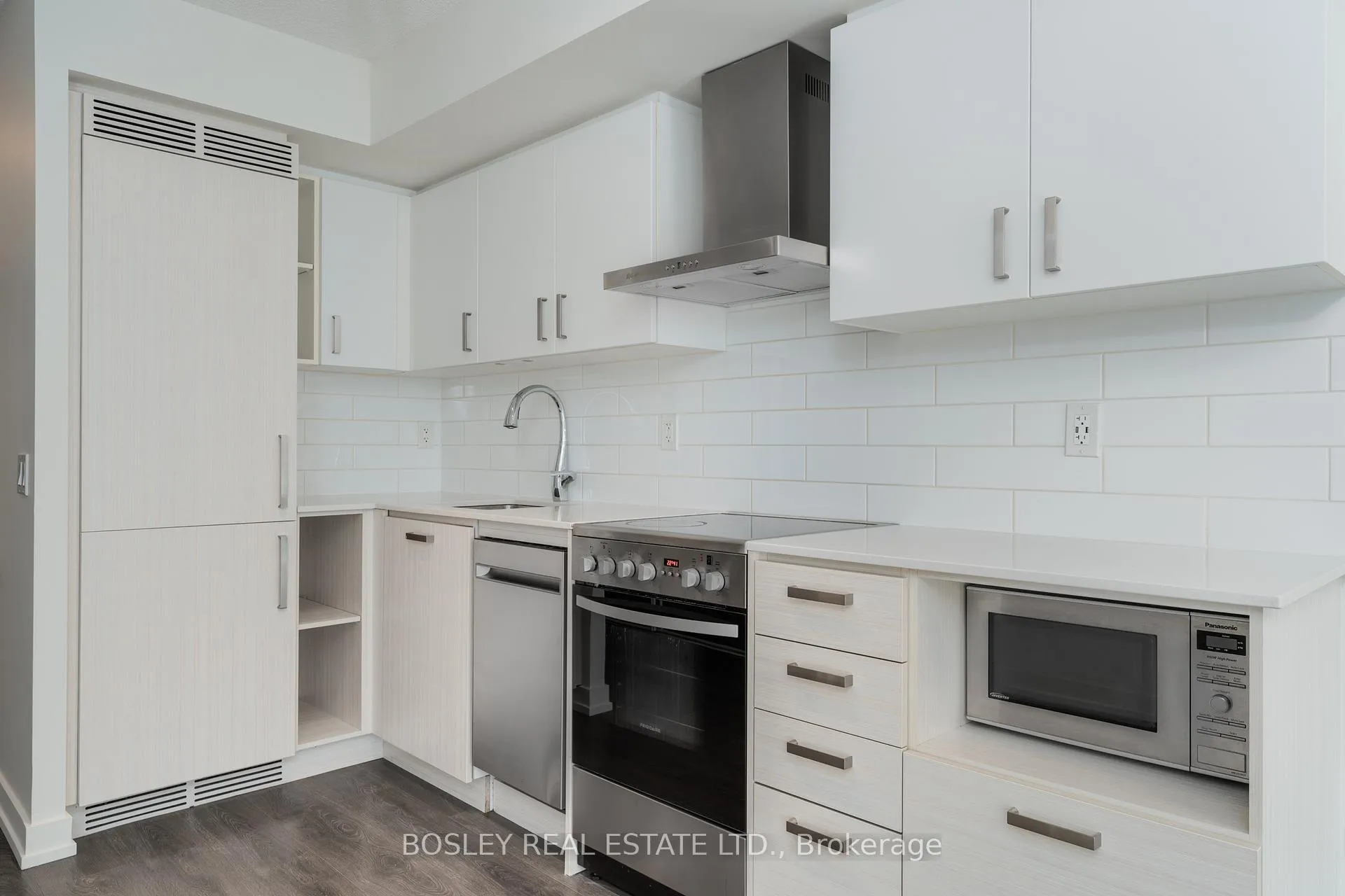 Photo 4 of Unit 1006, 125 Redpath Avenue, Toronto, Mount Pleasant West — HOMEH