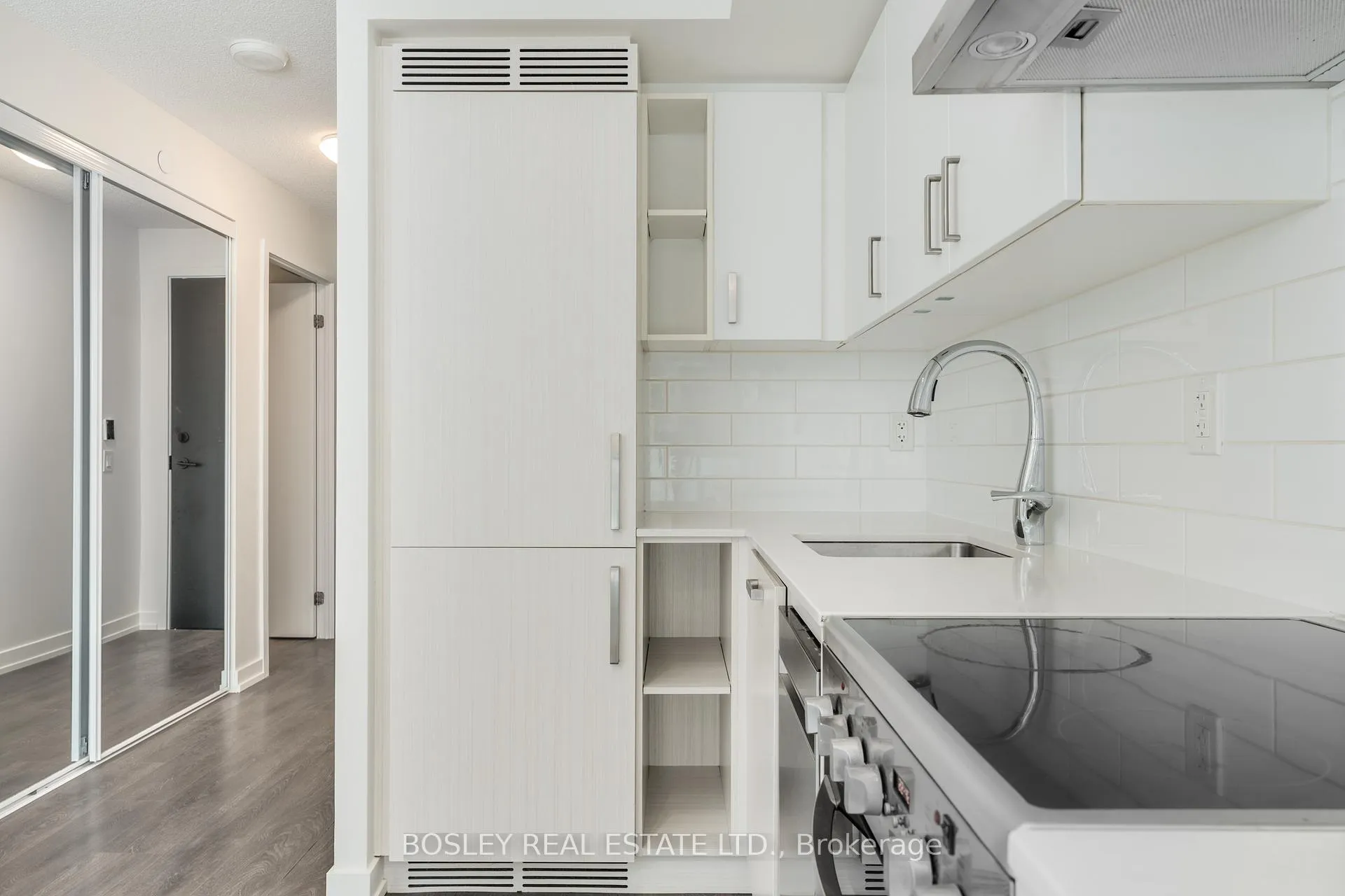 Photo 5 of Unit 1006, 125 Redpath Avenue, Toronto, Mount Pleasant West — HOMEH