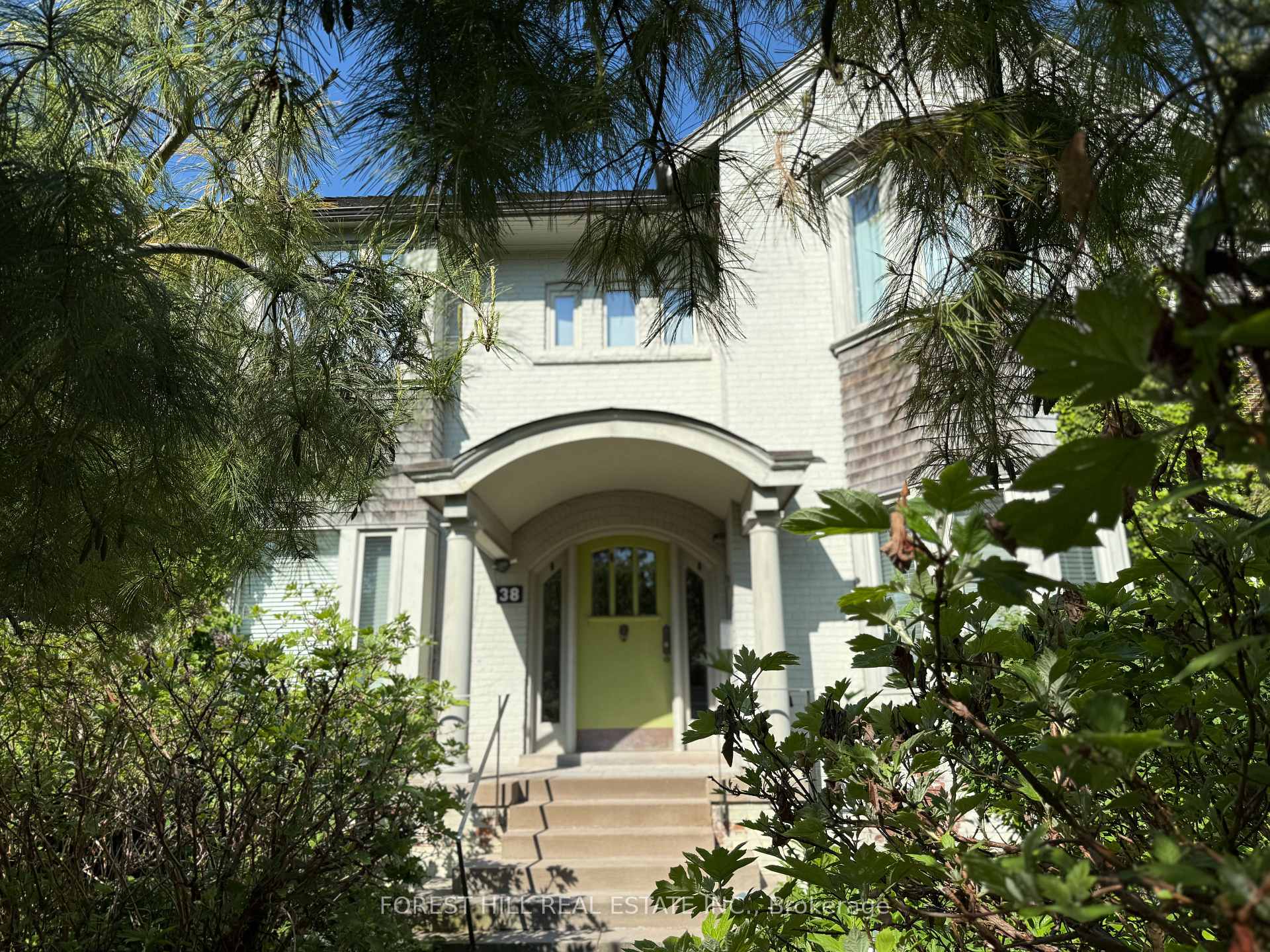Front of 38 Dunvegan Road