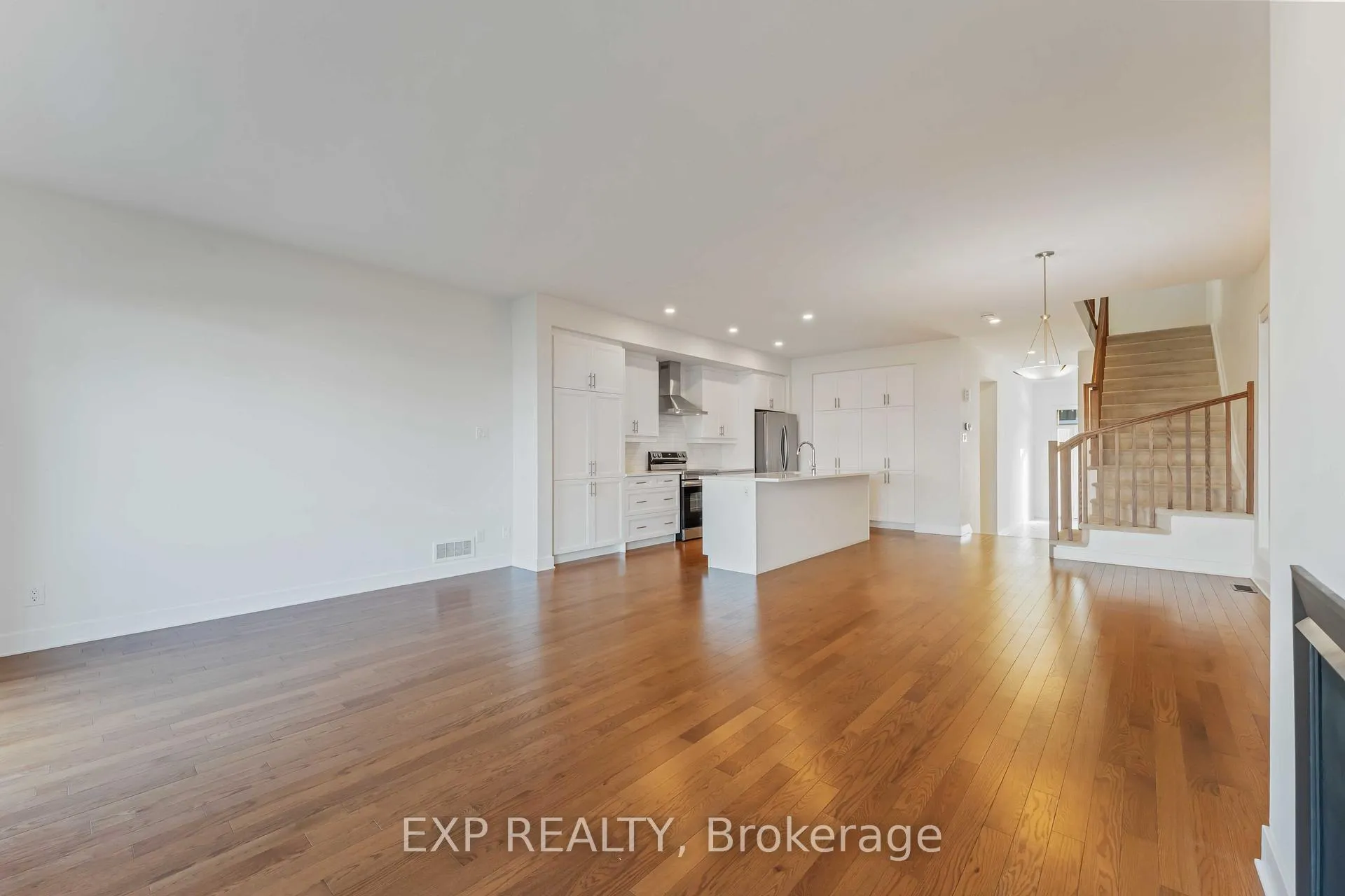 Photo 10 of 796 Solarium Avenue, Ottawa, Riverside South/Gloucester Glen — HOMEH