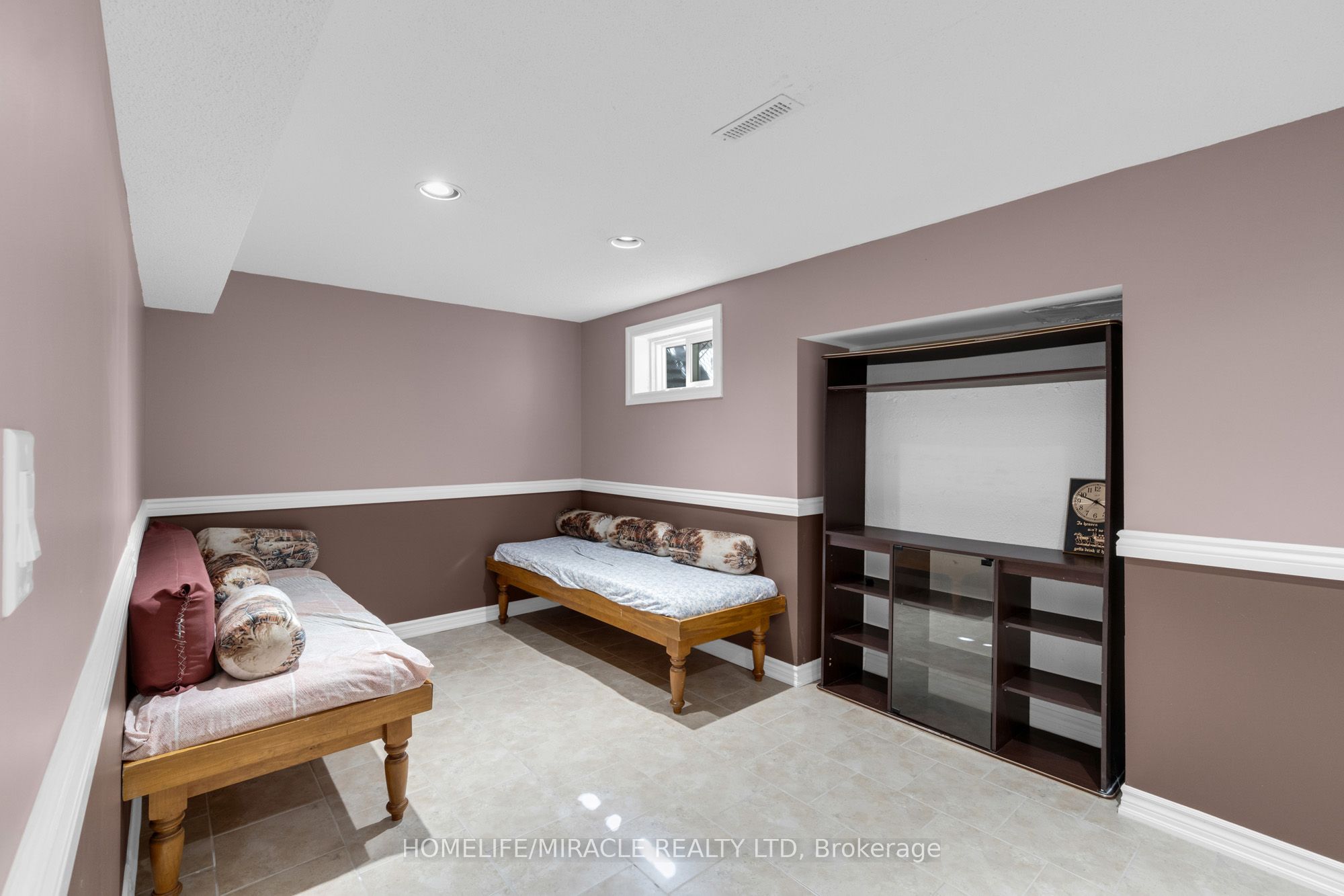 Photo 37 of 373 Forest Drive, Vaughan, West Woodbridge — HOMEH