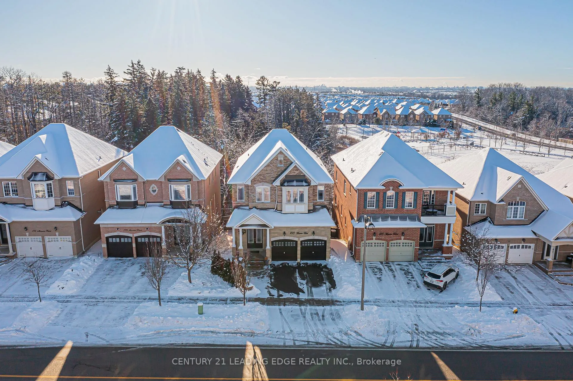 Photo 2 of 183 Maurier Boulevard, Vaughan, Patterson — HOMEH