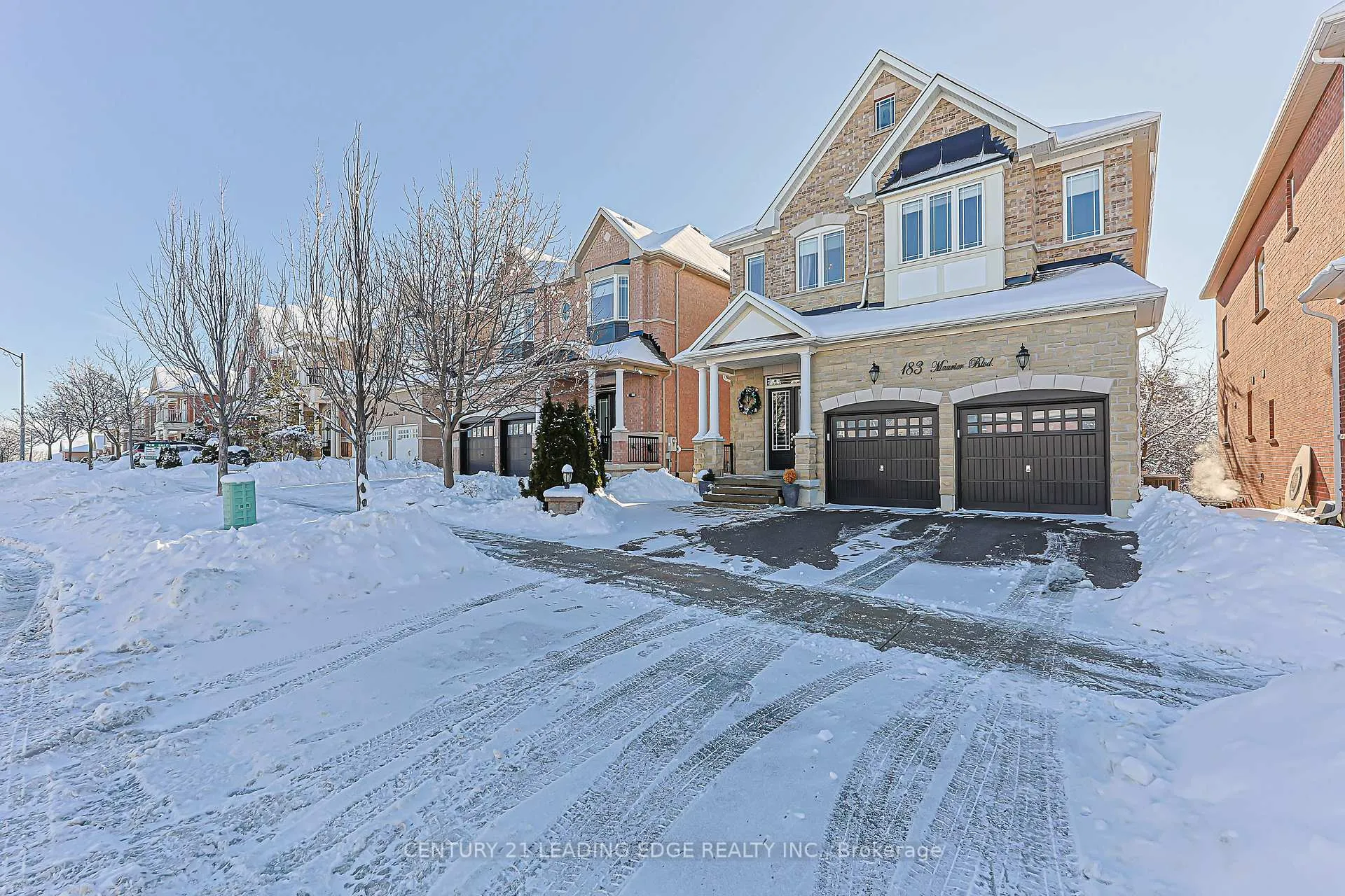 Photo 4 of 183 Maurier Boulevard, Vaughan, Patterson — HOMEH