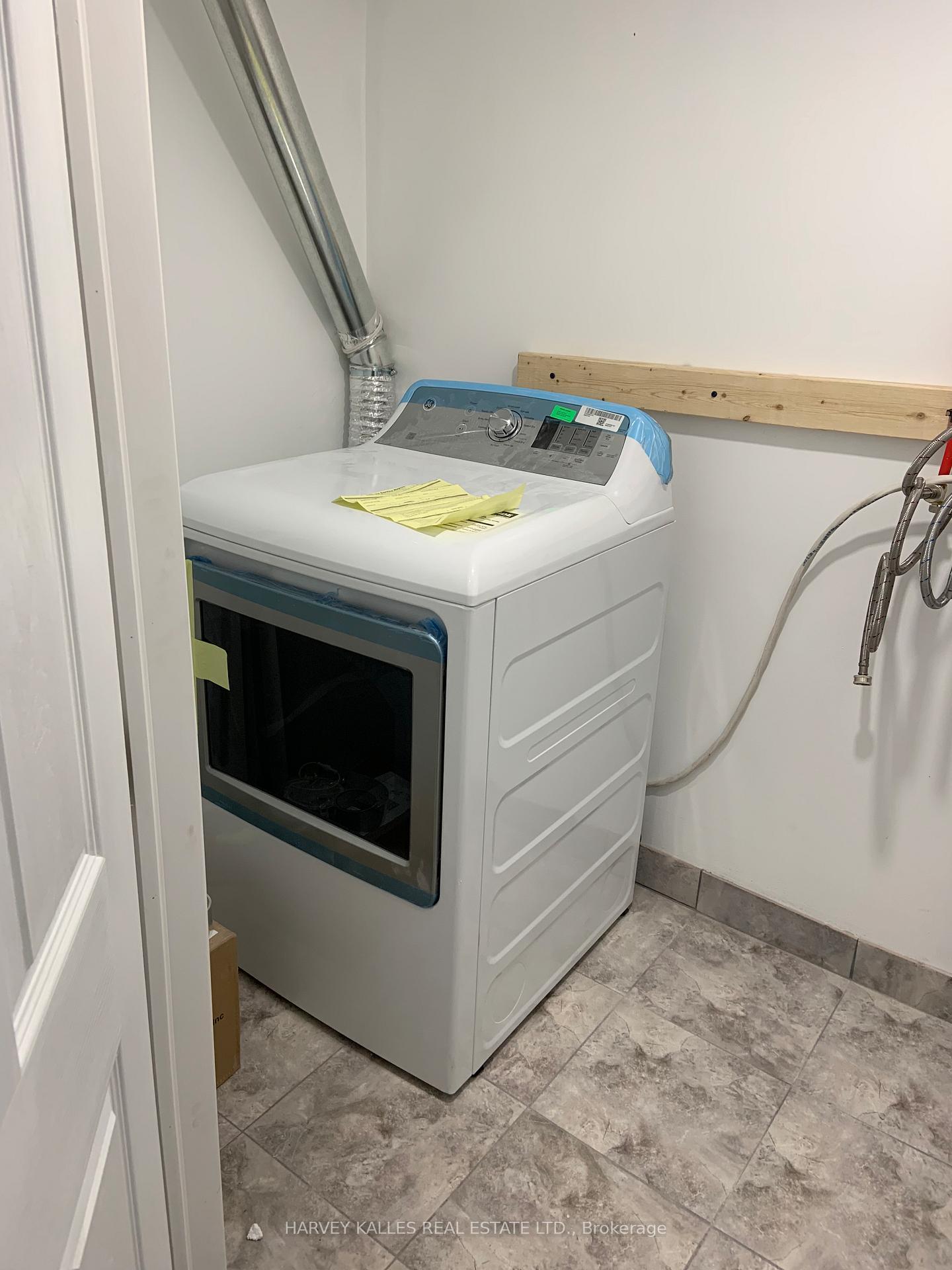 Photo 7 of Unit Bsmt, 881 St Clair Avenue W, Toronto, Wychwood — HOMEH