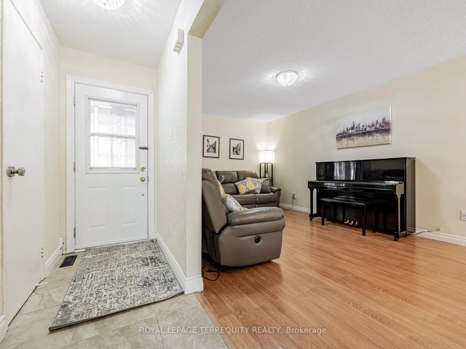 Photo 3 of 65 Bob O'link Avenue, Vaughan, Glen Shields — HOMEH