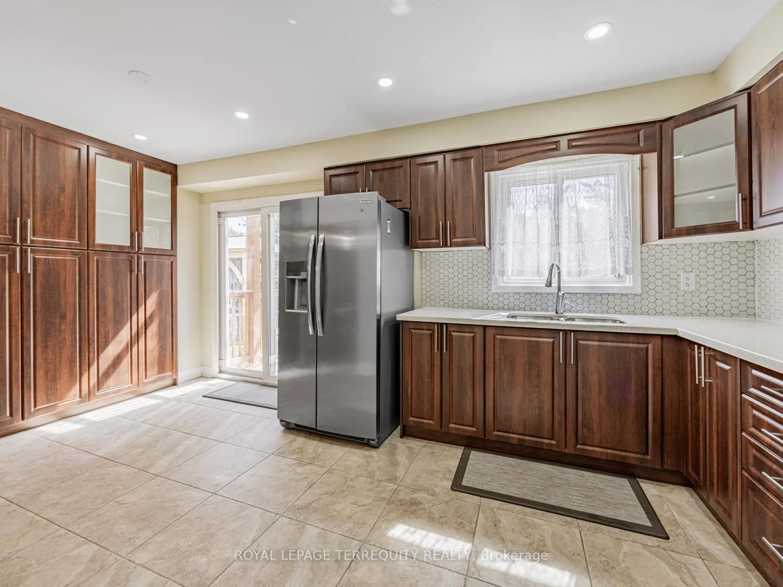 Photo 4 of 65 Bob O'link Avenue, Vaughan, Glen Shields — HOMEH