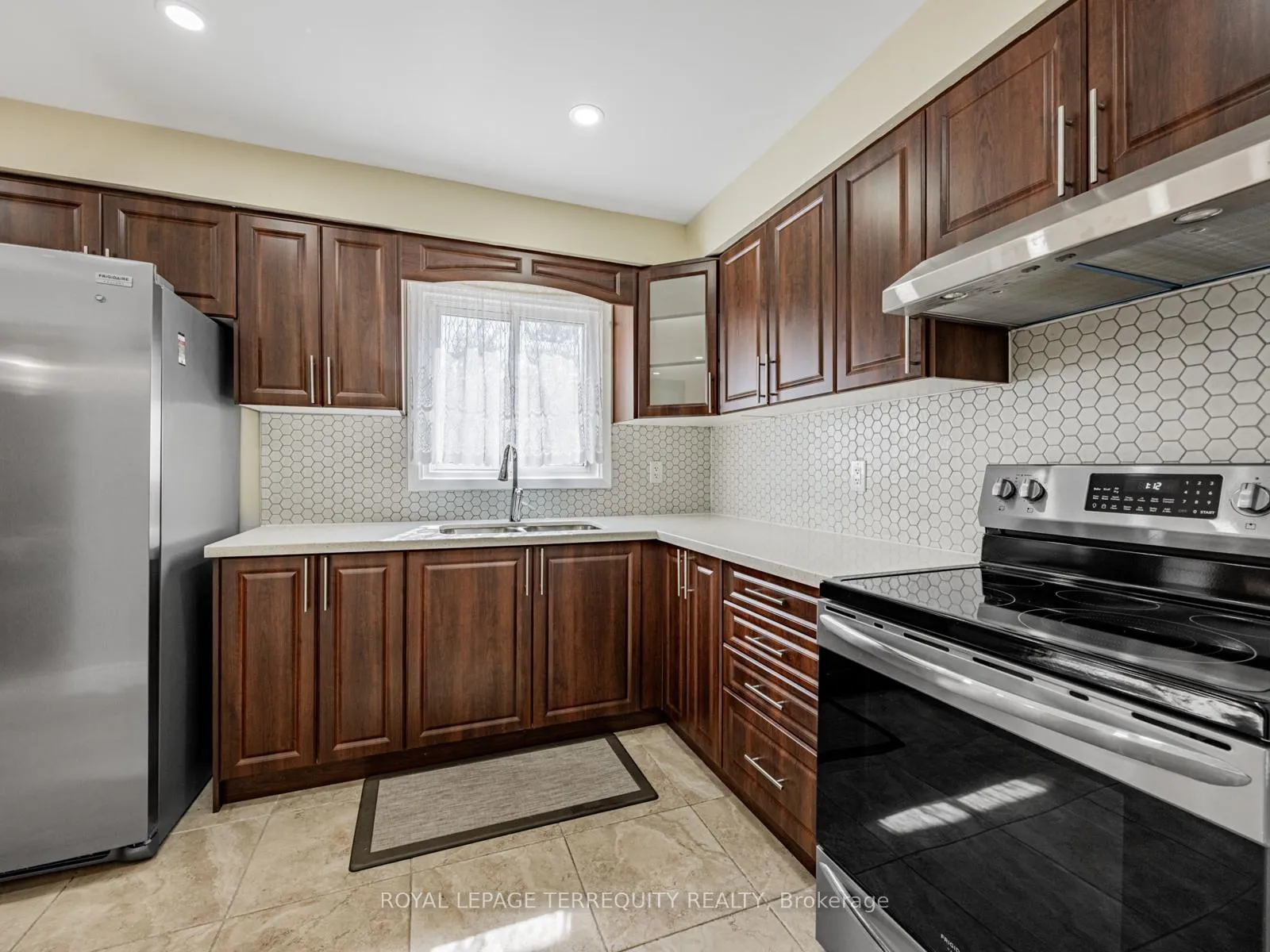 Photo 5 of 65 Bob O'link Avenue, Vaughan, Glen Shields — HOMEH