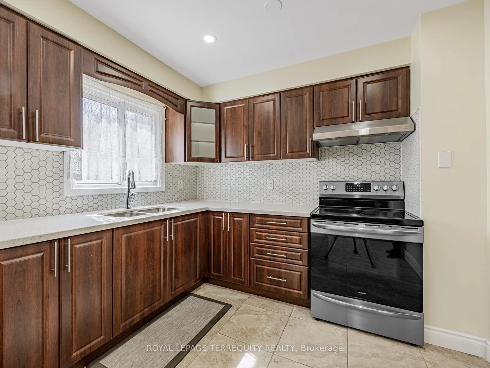 Photo 7 of 65 Bob O'link Avenue, Vaughan, Glen Shields — HOMEH