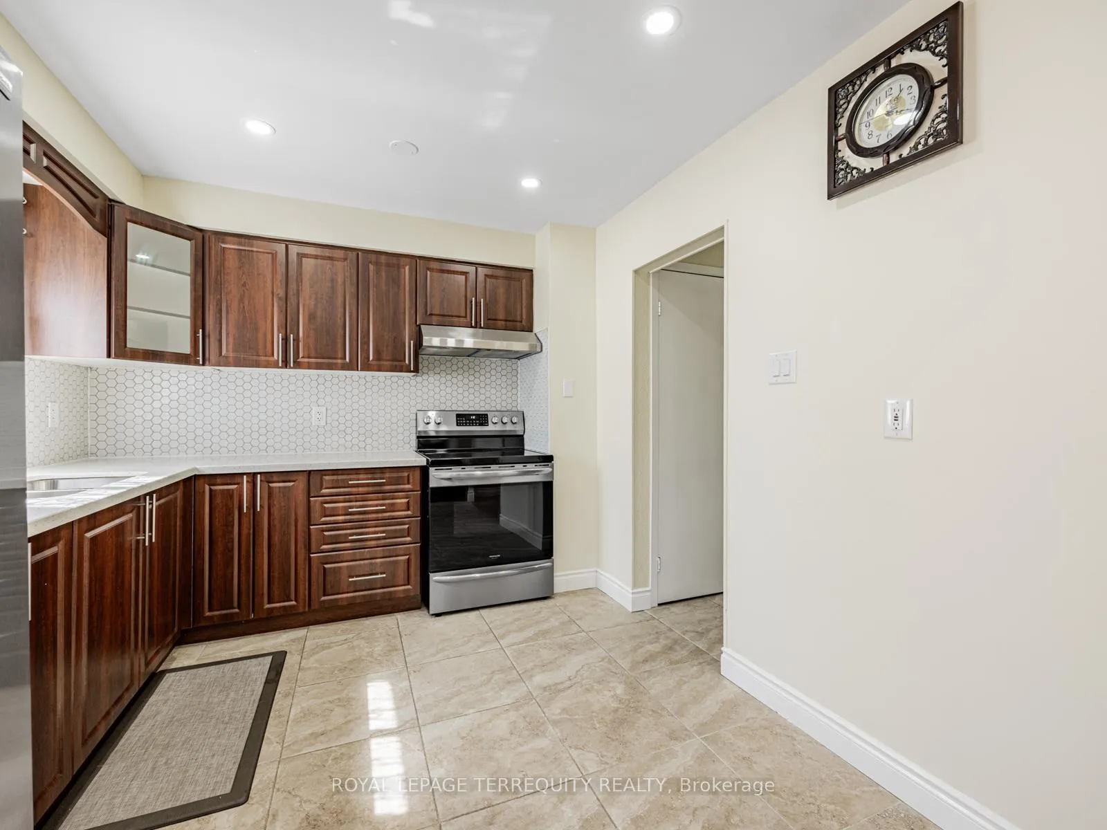 Photo 8 of 65 Bob O'link Avenue, Vaughan, Glen Shields — HOMEH