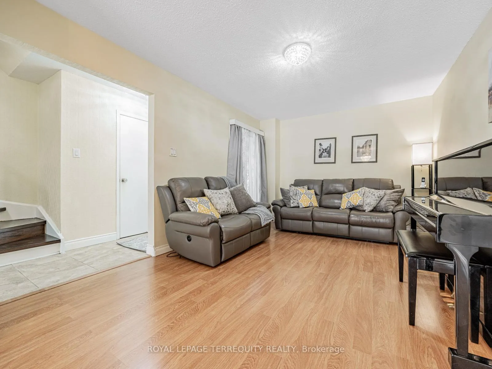 Photo 12 of 65 Bob O'link Avenue, Vaughan, Glen Shields — HOMEH
