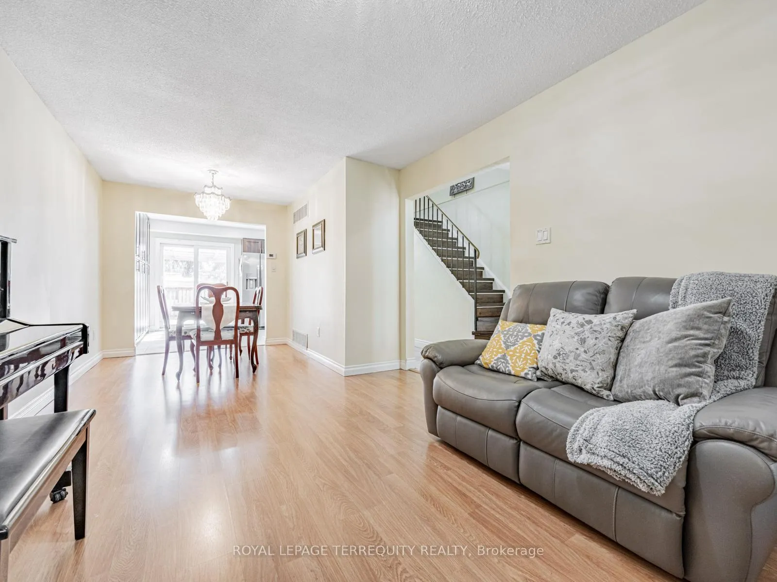 Photo 13 of 65 Bob O'link Avenue, Vaughan, Glen Shields — HOMEH