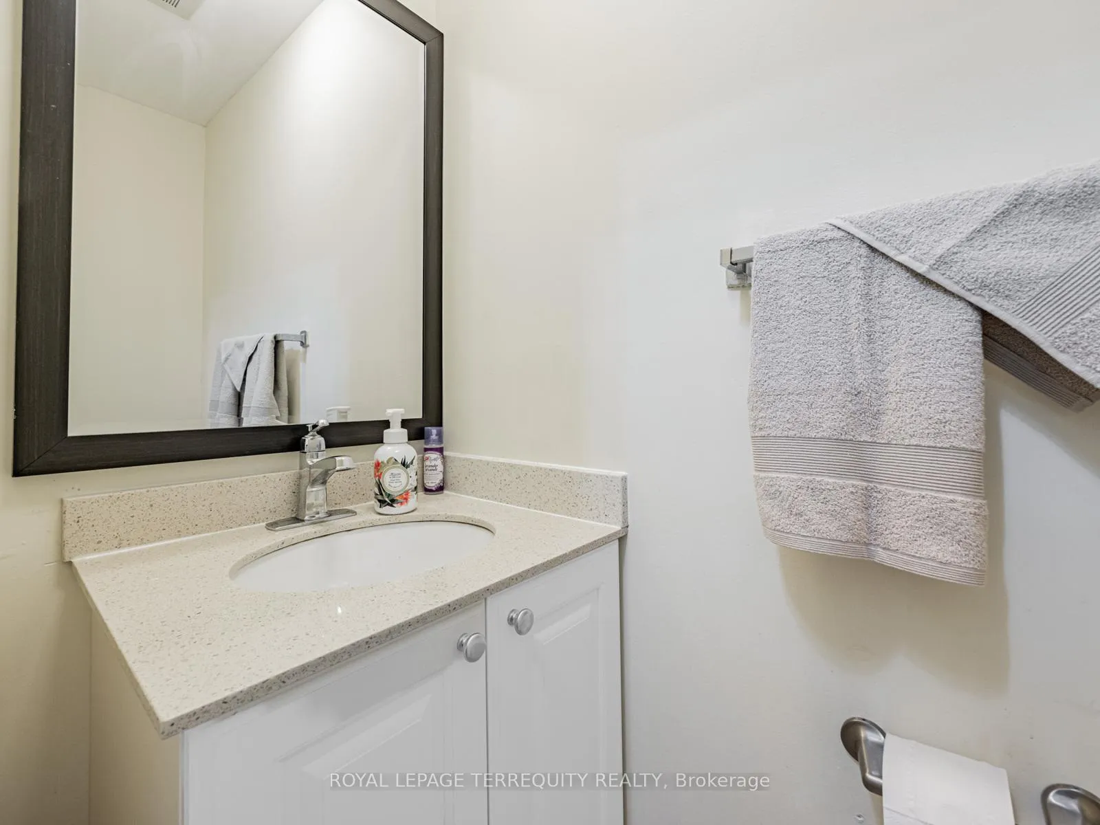 Photo 23 of 65 Bob O'link Avenue, Vaughan, Glen Shields — HOMEH