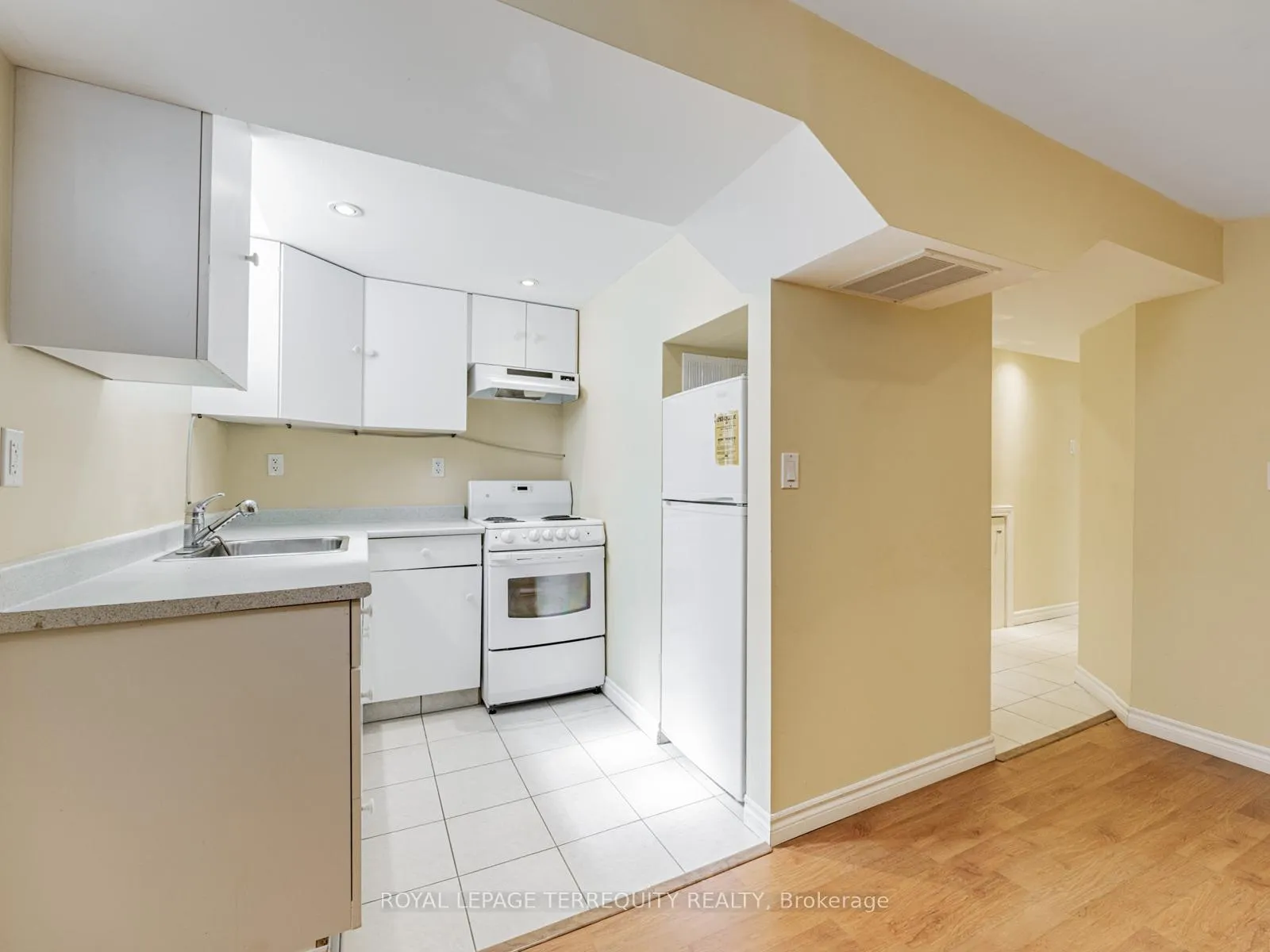 Photo 28 of 65 Bob O'link Avenue, Vaughan, Glen Shields — HOMEH