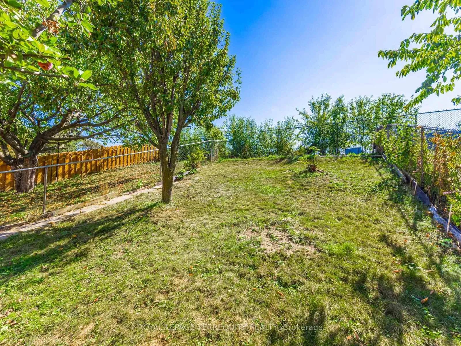 Photo 35 of 65 Bob O'link Avenue, Vaughan, Glen Shields — HOMEH