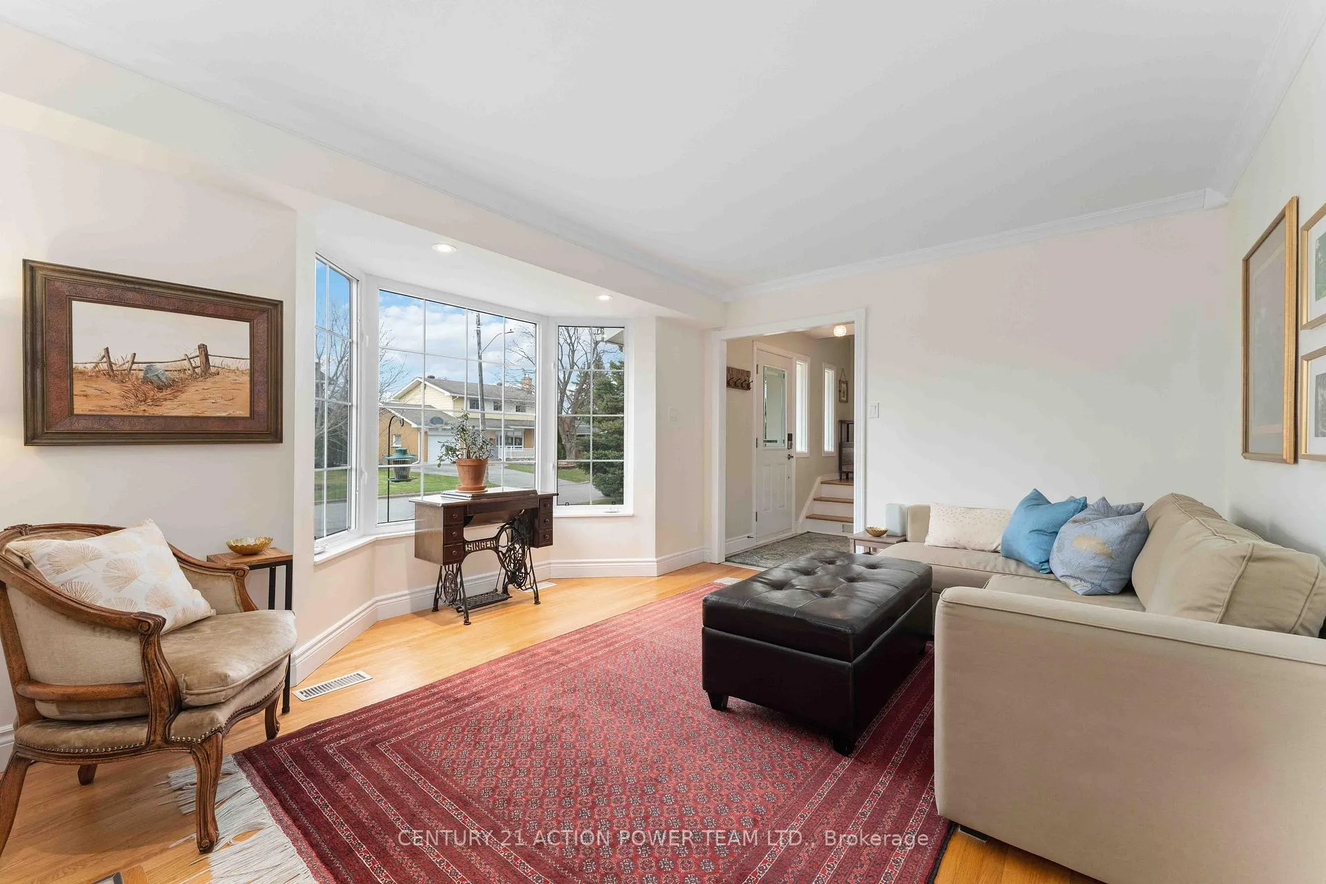 Photo 6 of 594 Noble Crescent, Ottawa, Riverside Park South — HOMEH