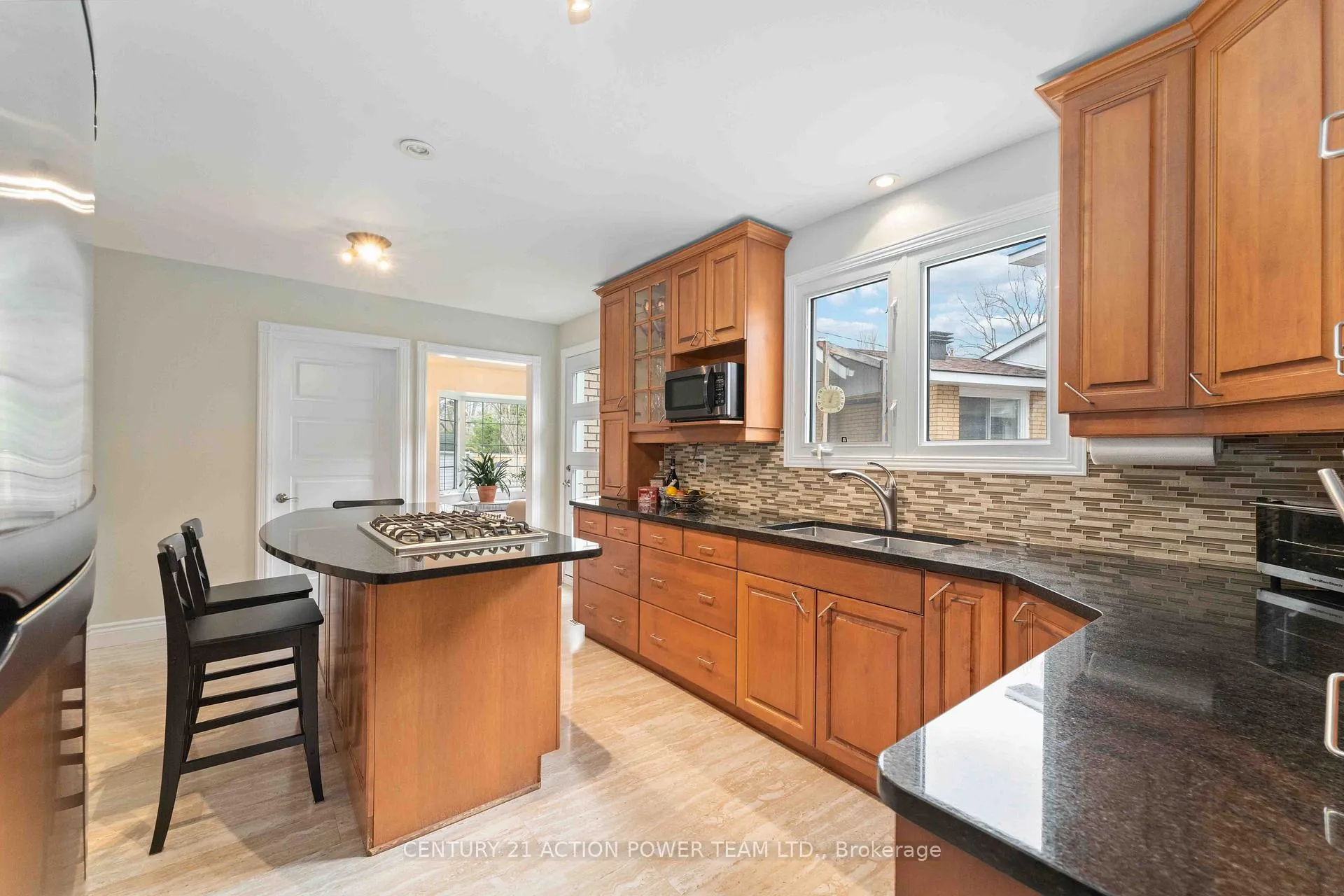 Photo 8 of 594 Noble Crescent, Ottawa, Riverside Park South — HOMEH