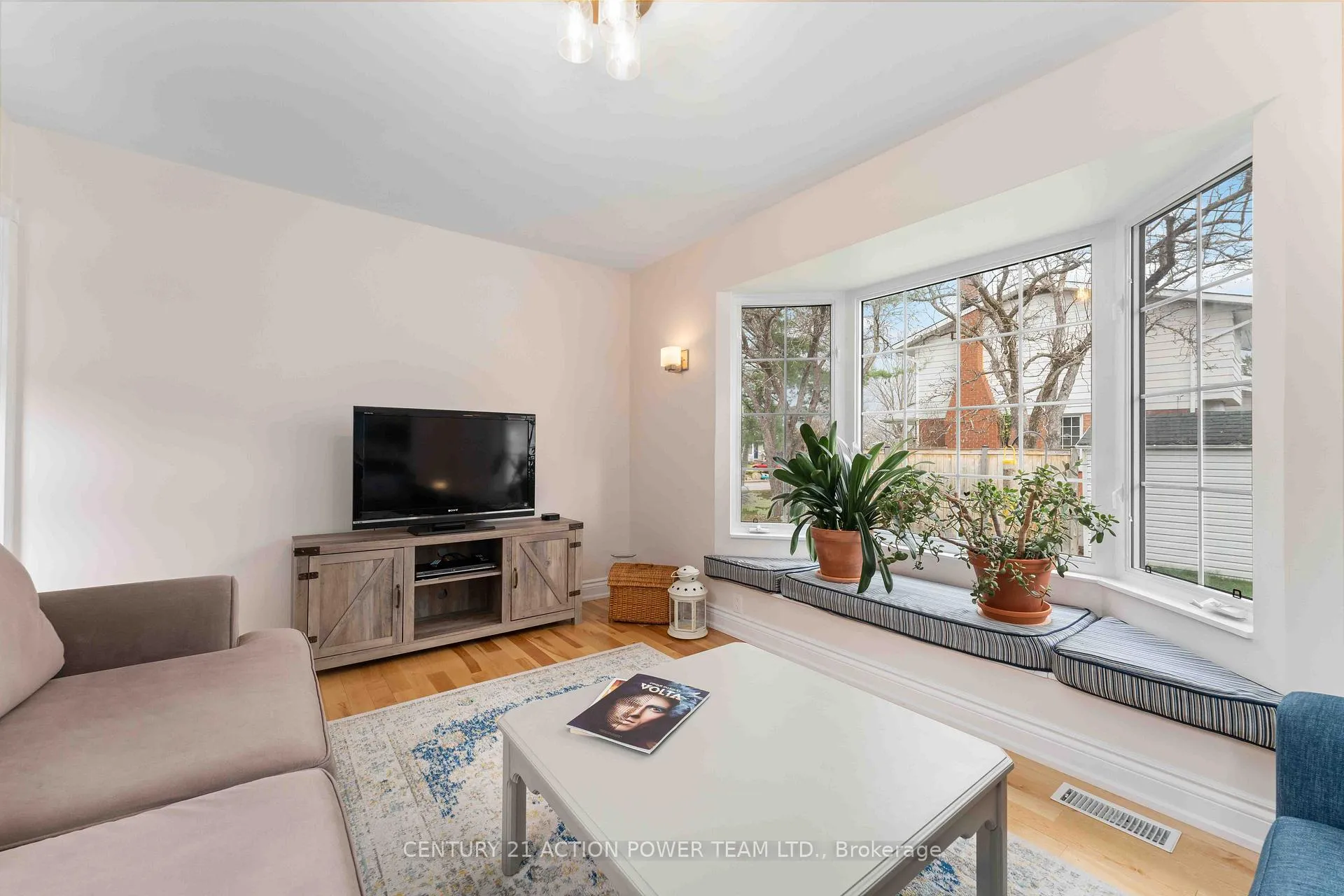 Photo 14 of 594 Noble Crescent, Ottawa, Riverside Park South — HOMEH