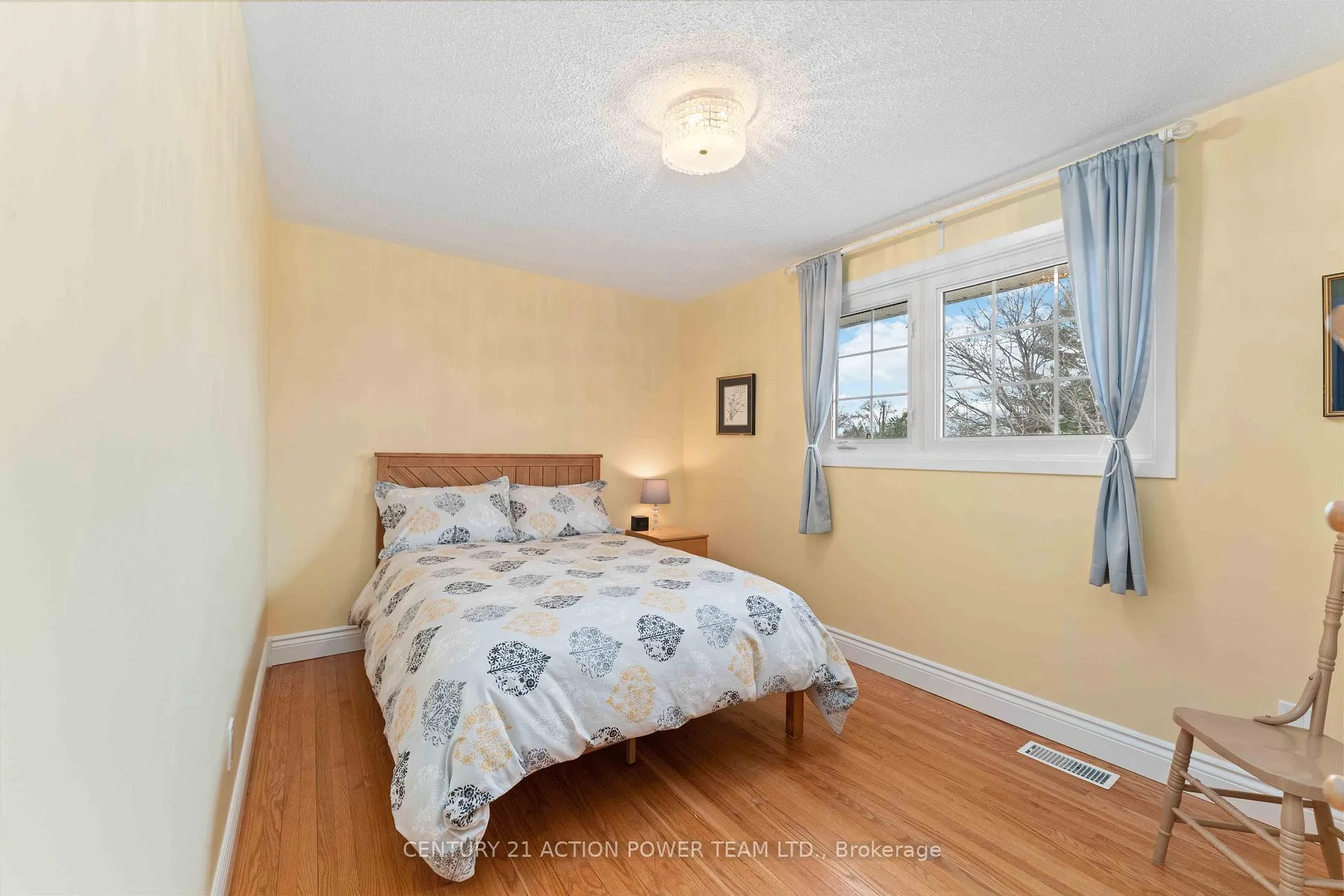 Photo 20 of 594 Noble Crescent, Ottawa, Riverside Park South — HOMEH